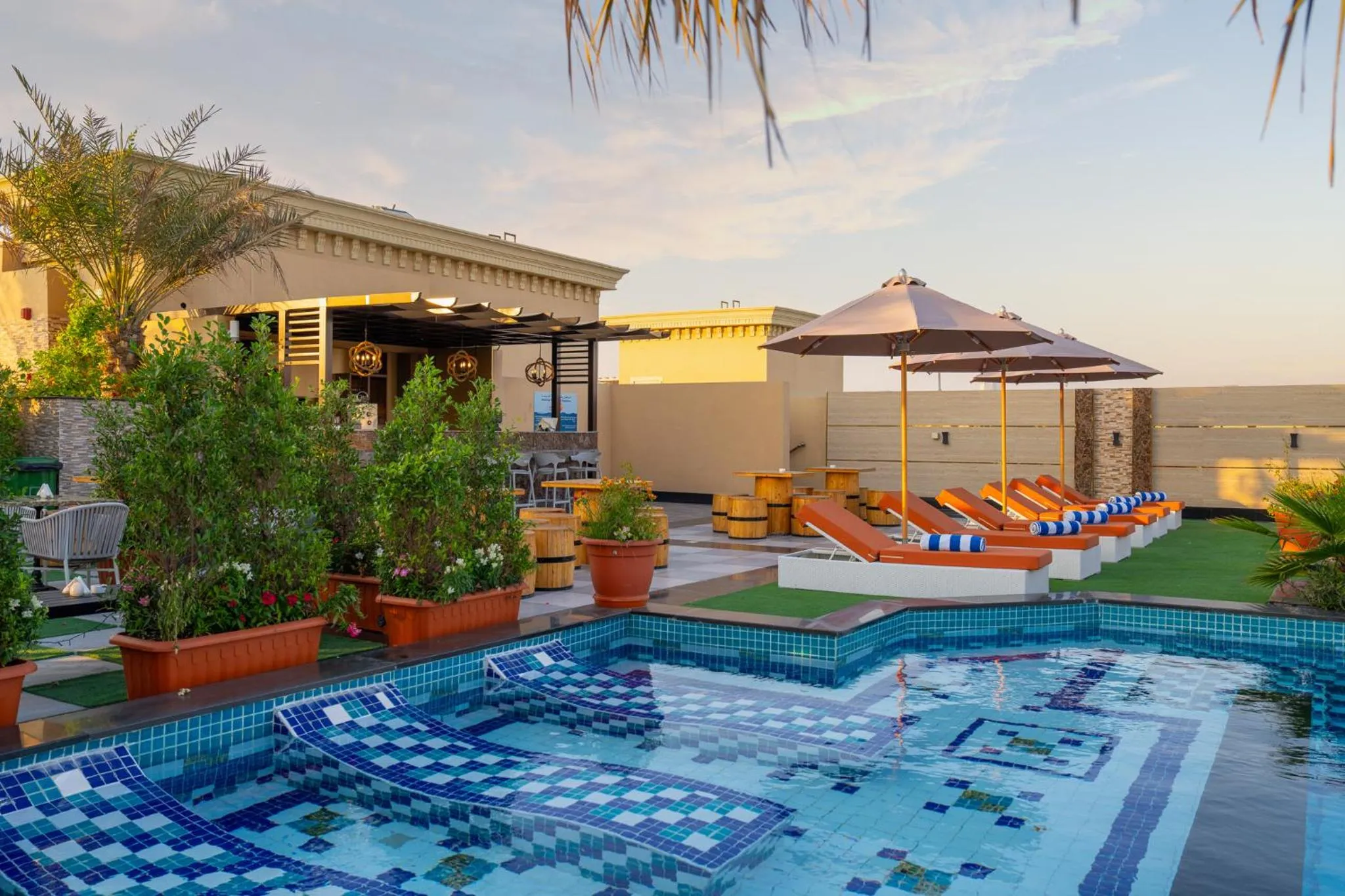 Swimming pool in La Zona Continental Hotel