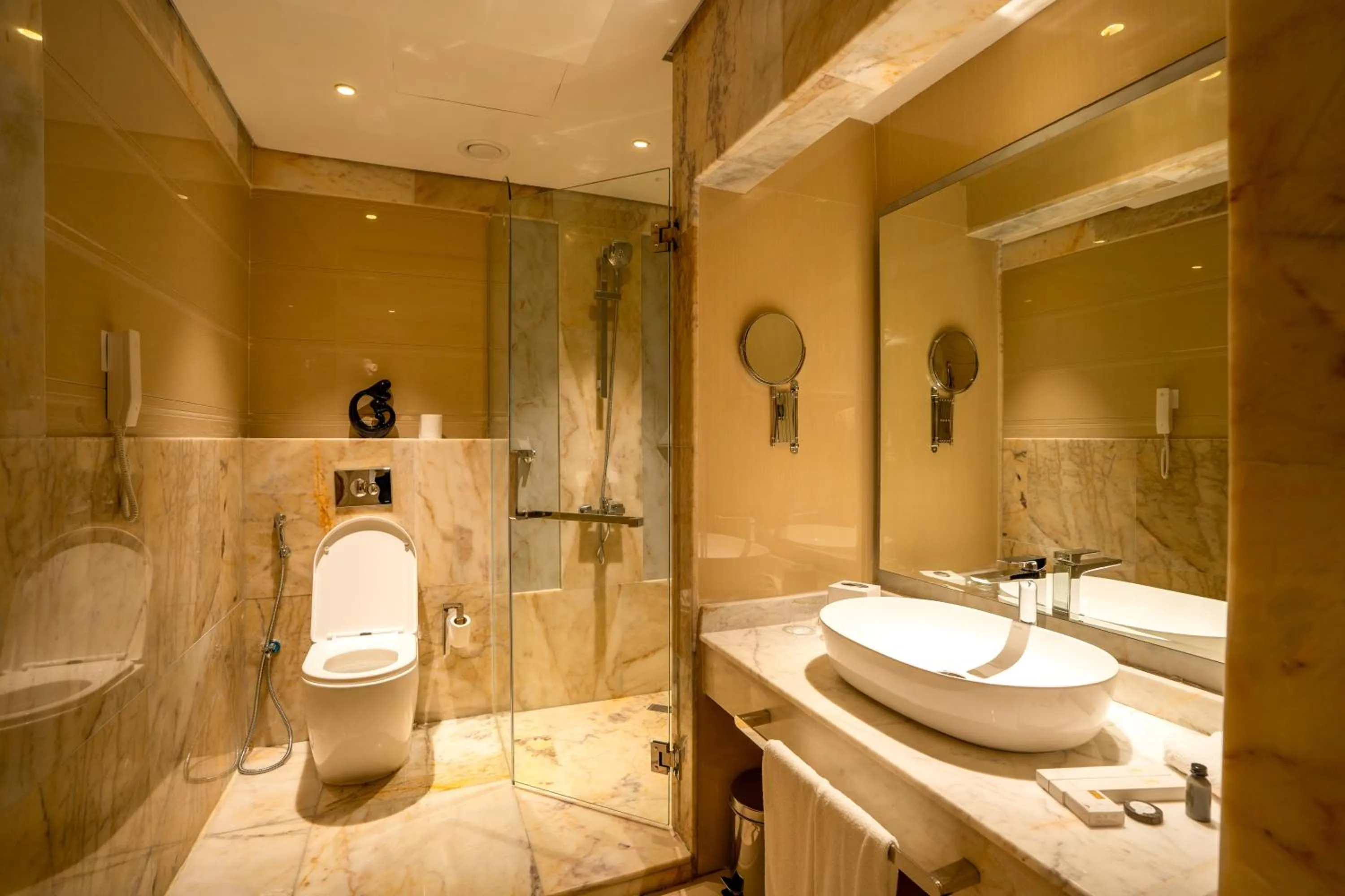 Bathroom in La Zona Continental Hotel