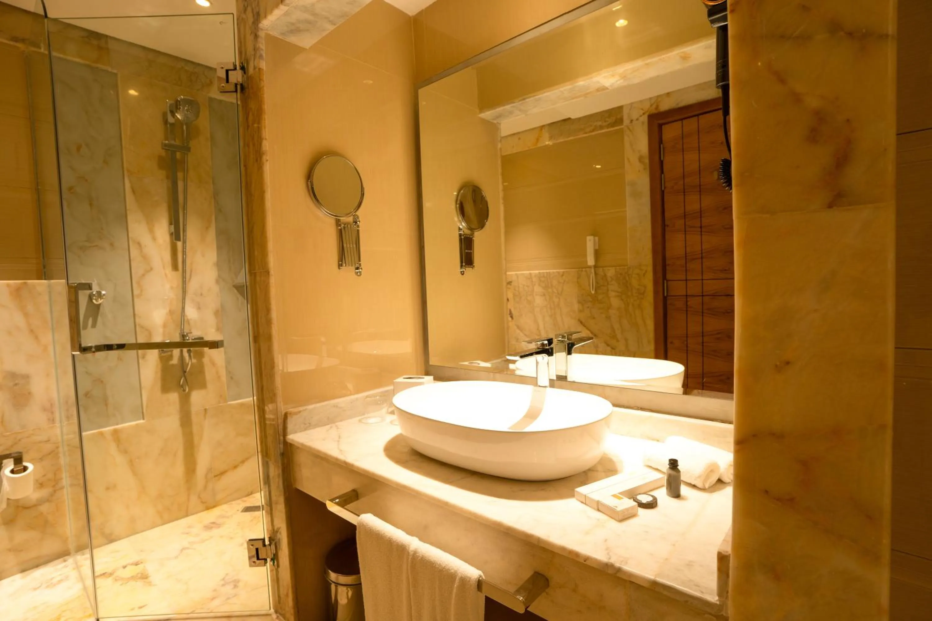 Bathroom in La Zona Continental Hotel