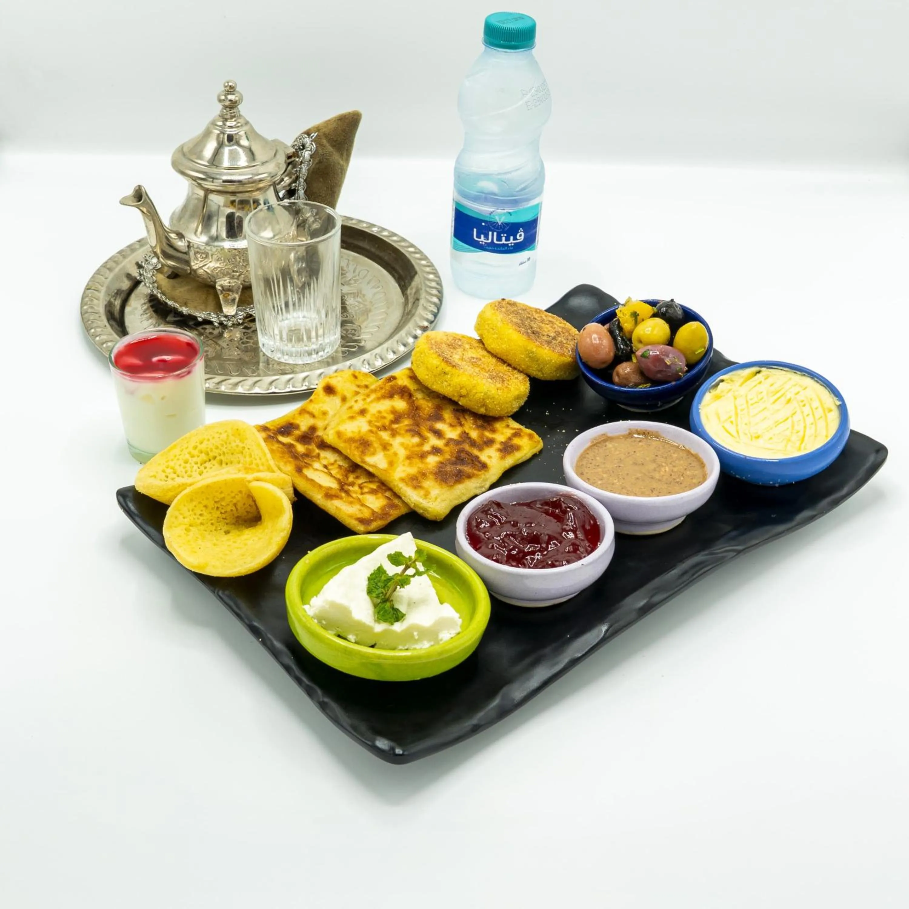 Restaurant/places to eat in Hotel Maram