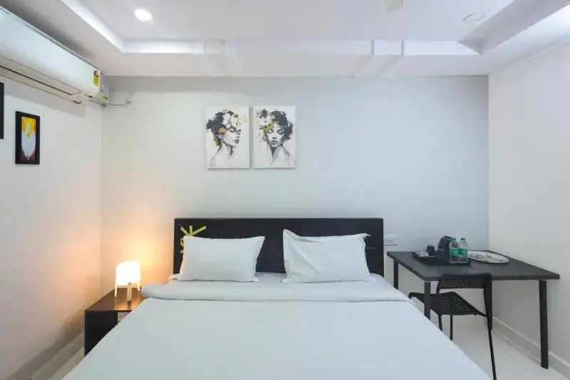 Deluxe Room in Hivee Hotel Deluxe Room in Hivee Hotel