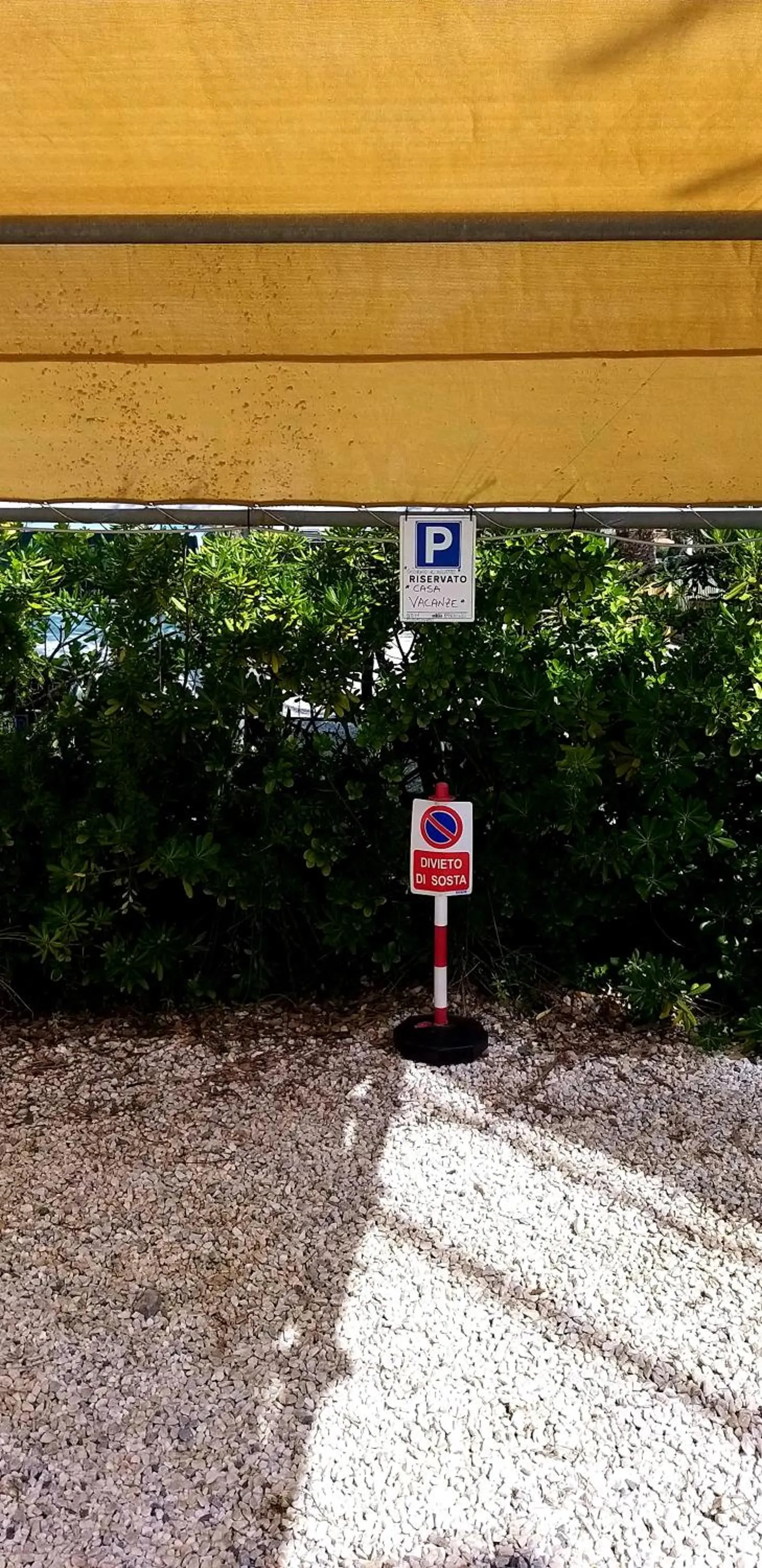 Parking in Danio beach house