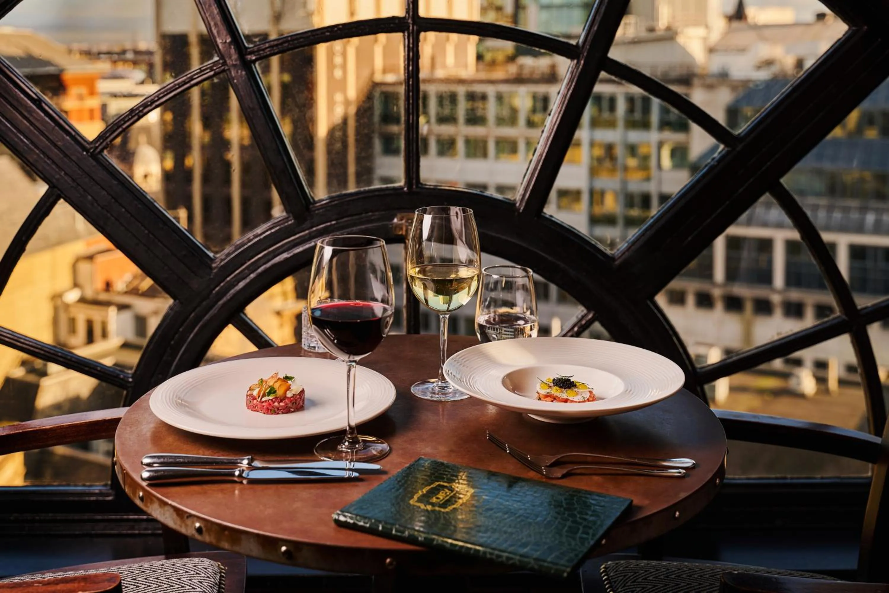 Restaurant/places to eat in Hotel Gotham