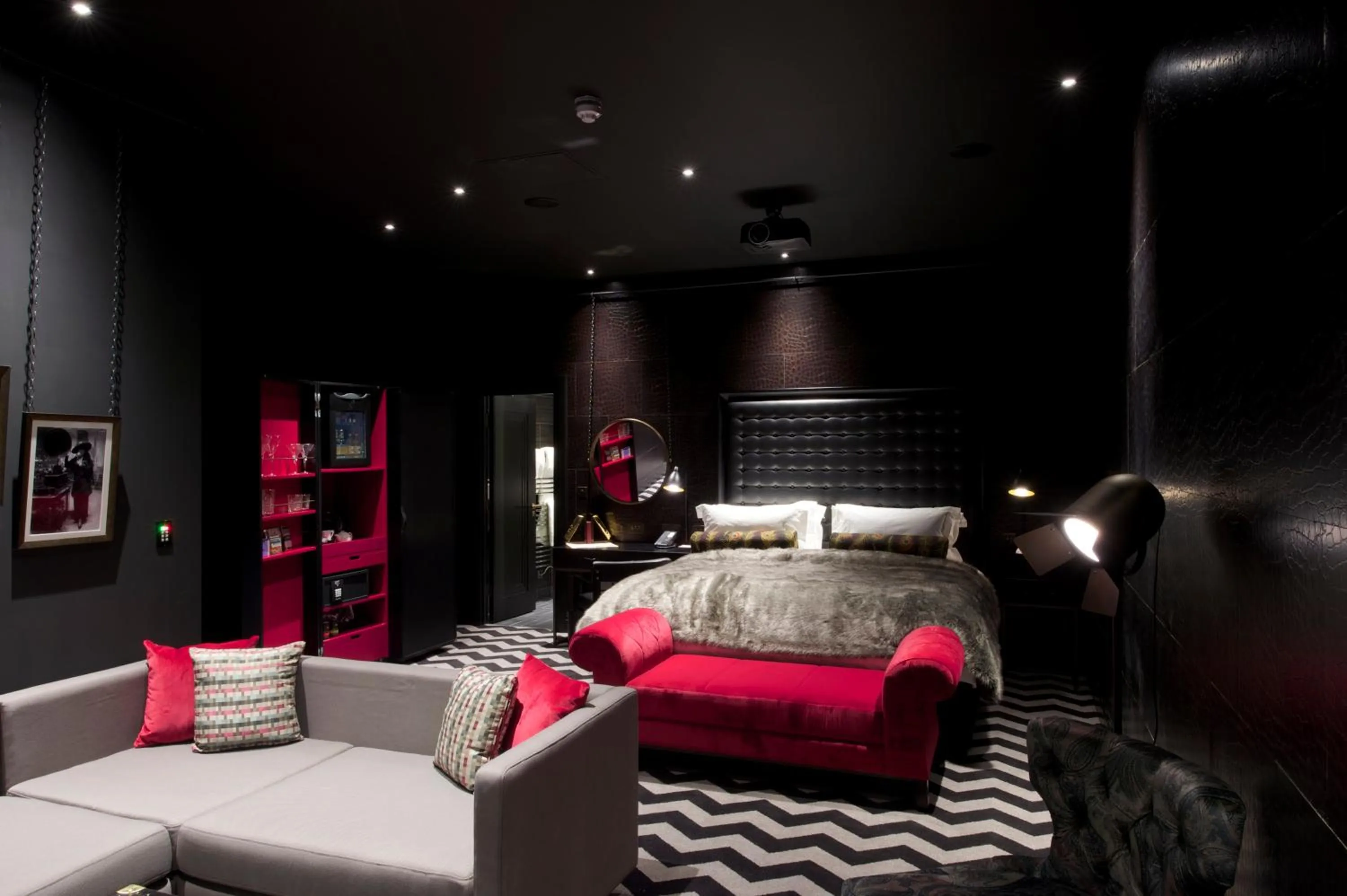 Photo of the whole room, Bed in Hotel Gotham