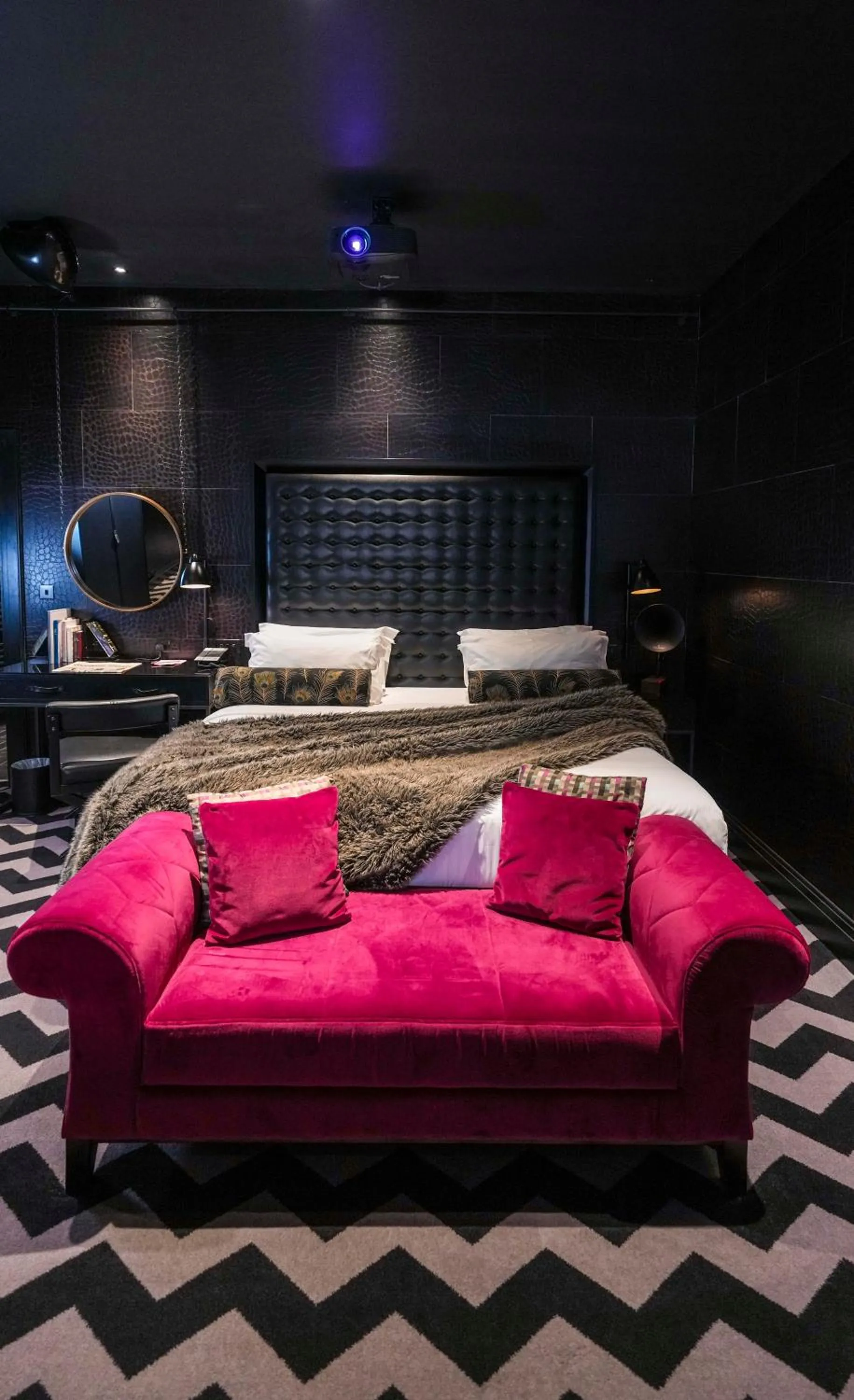Bedroom, Bed in Hotel Gotham