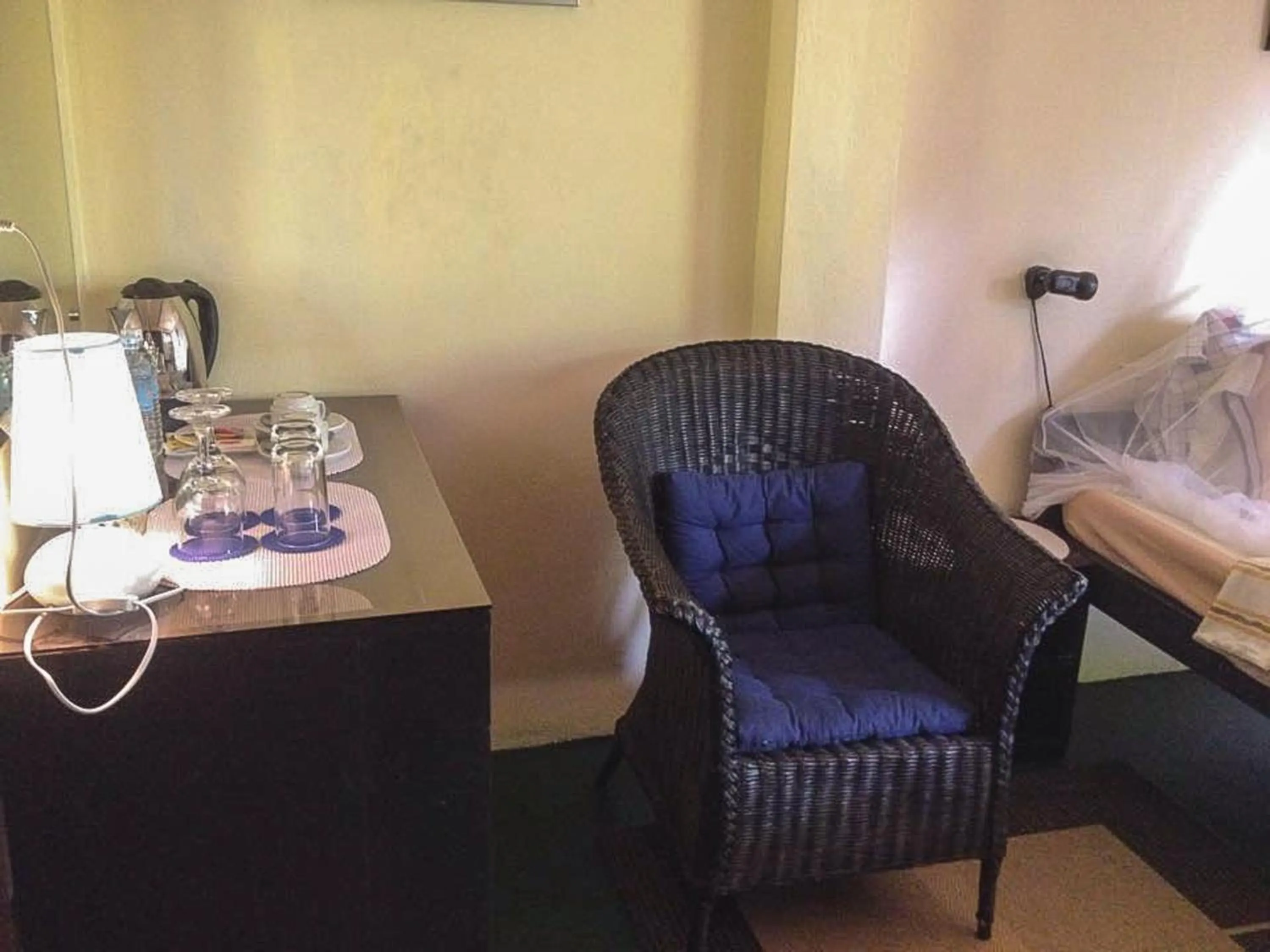 Coffee/tea facilities, Bed in The Cockatoo Nature Resort & Spa