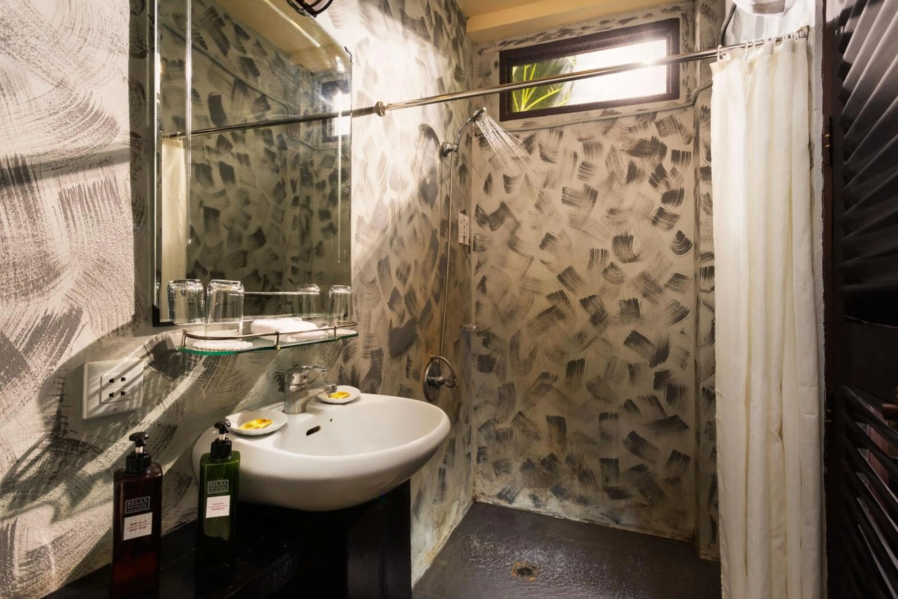 Bathroom in The Cockatoo Nature Resort & Spa