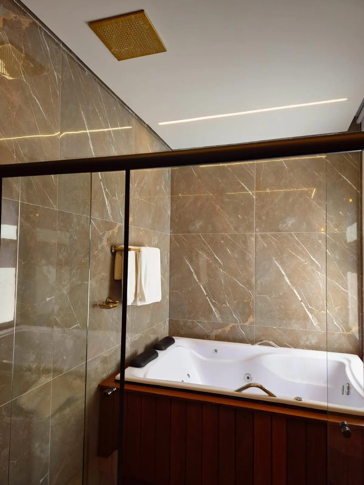 Hot Tub, Bed in Hotel Villa Greenberg