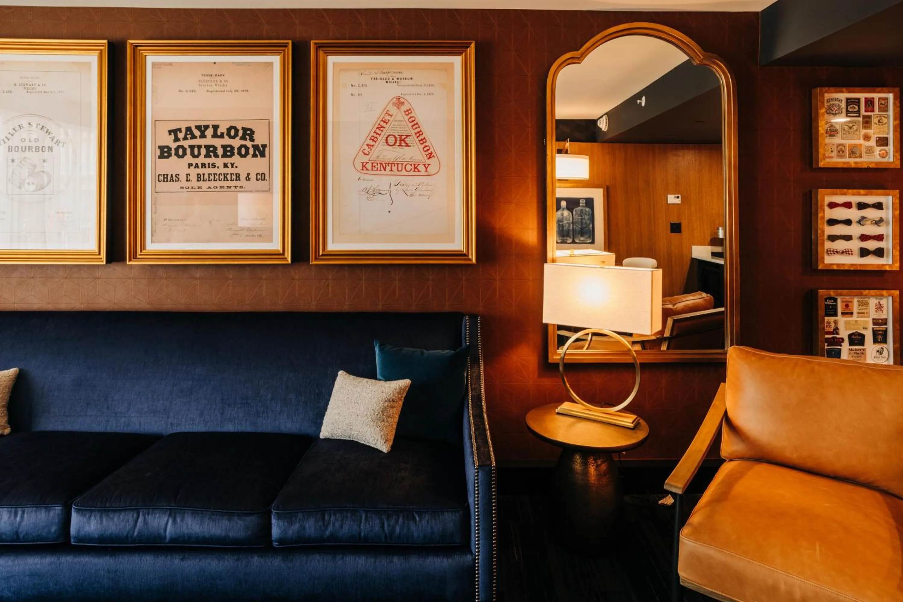 Living room in The Trail Hotel