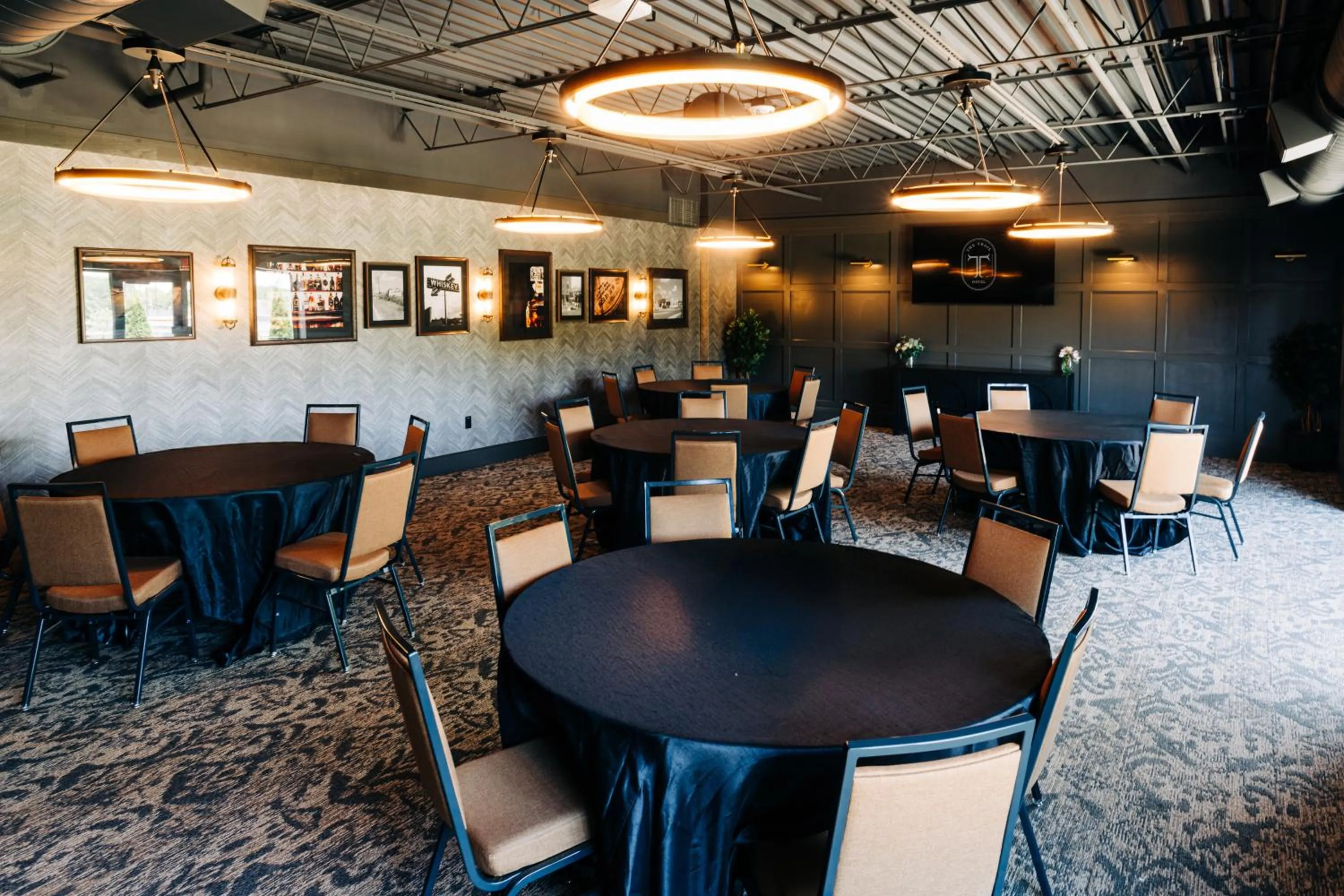 Restaurant/places to eat in The Trail Hotel