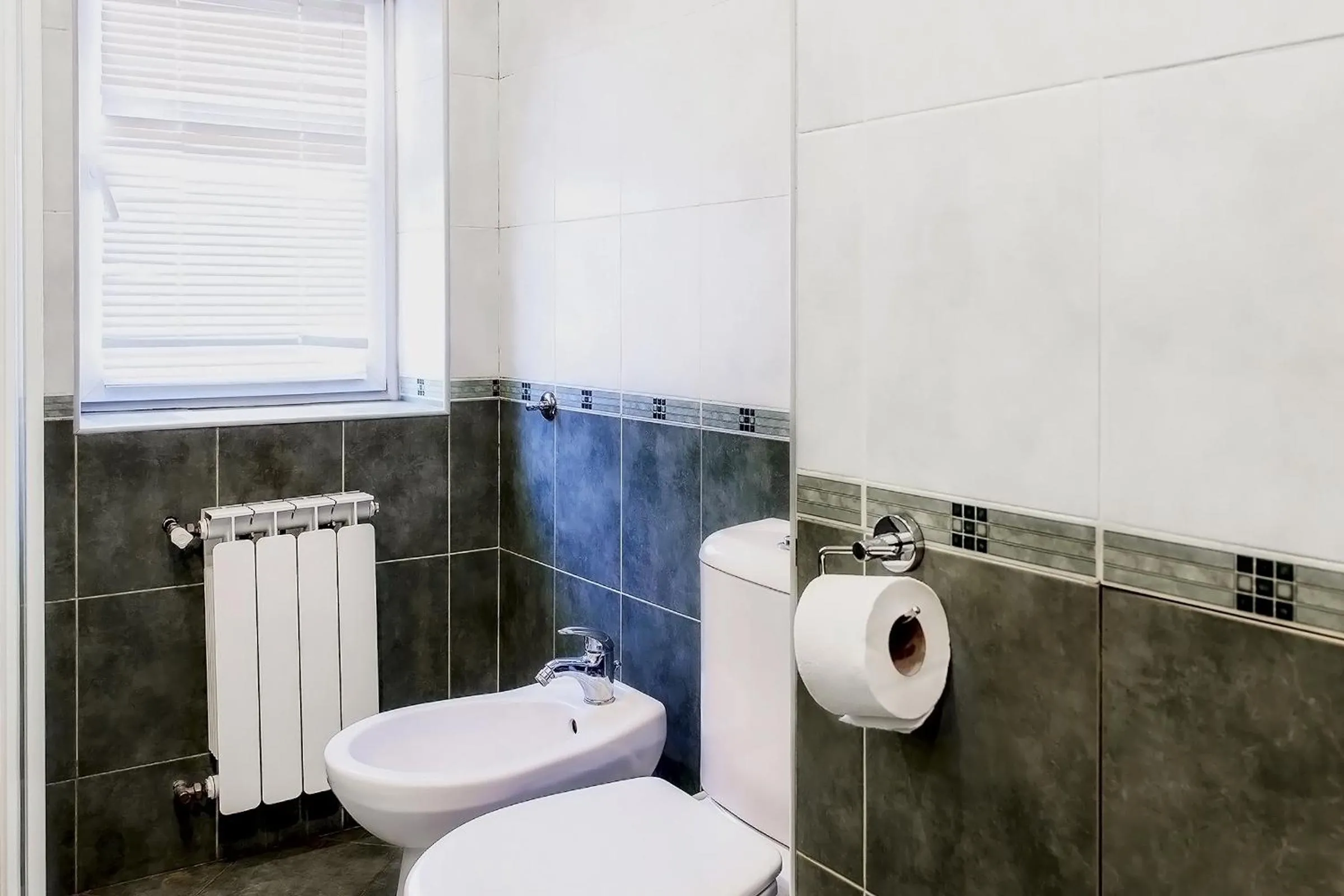 Toilet in 2 Bedroom Apartment on Chaikovski street