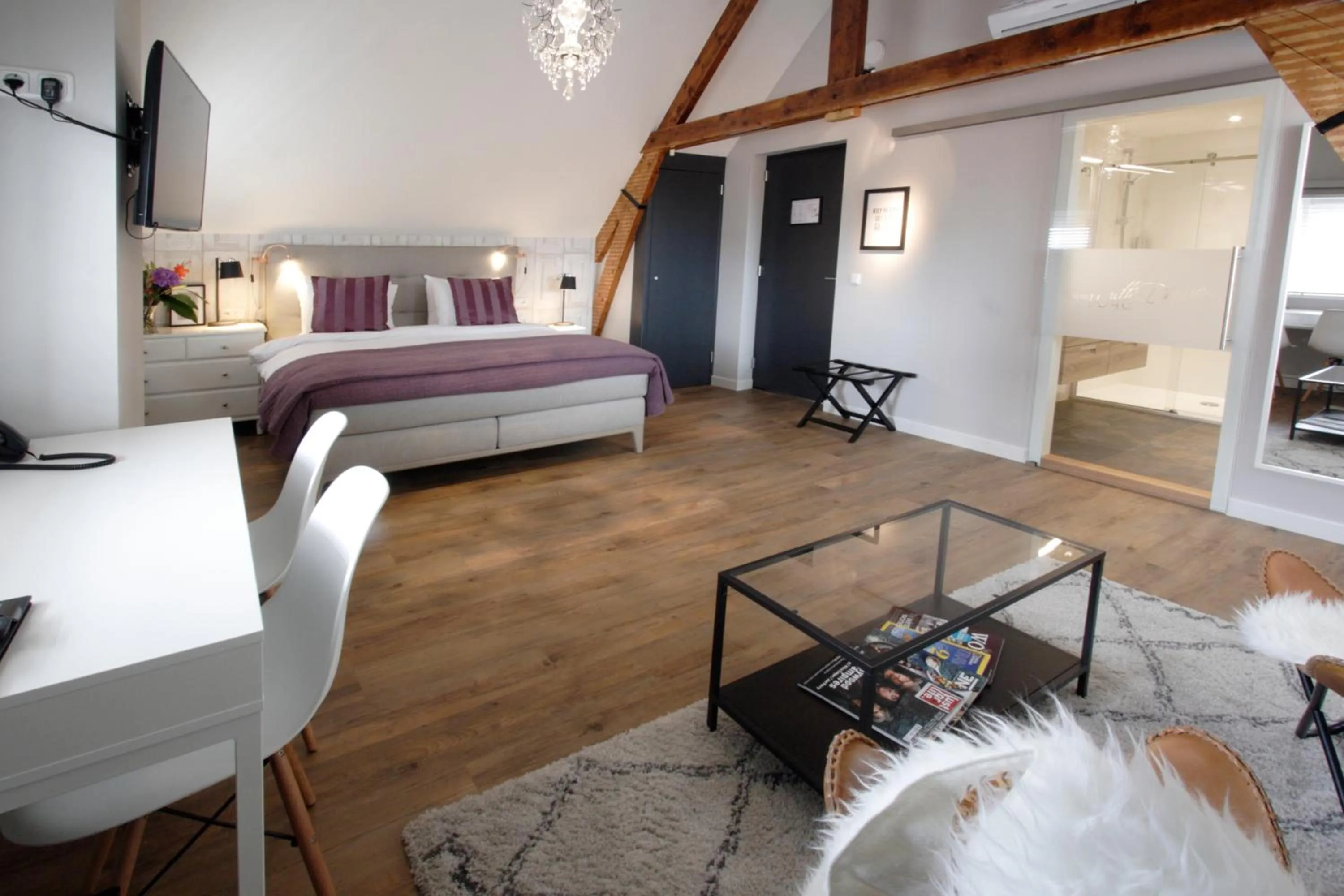 Photo of the whole room, Bed in In de Witte Dame Hotel Bar Kitchen Apartments