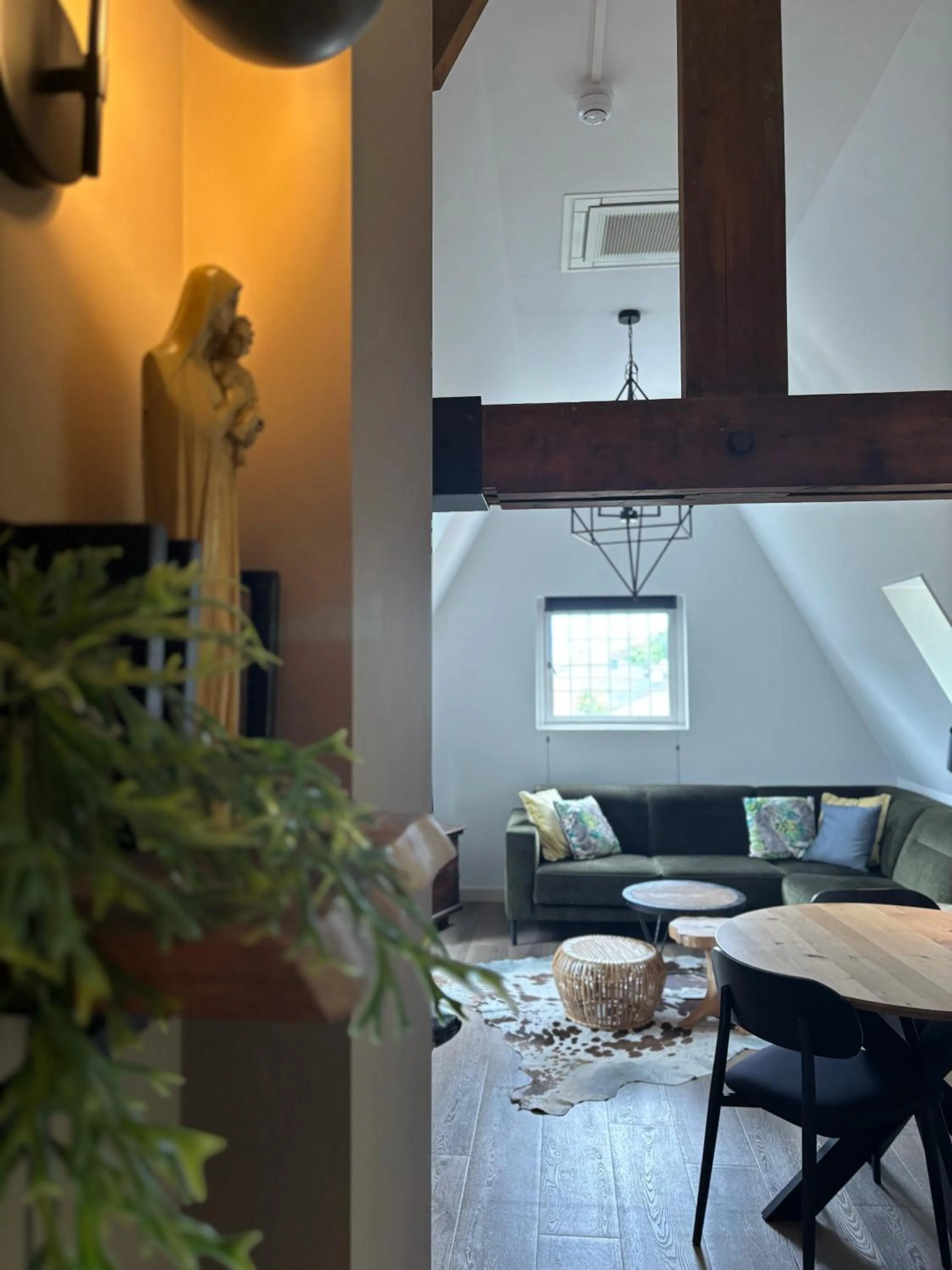 Seating area in In de Witte Dame Hotel Bar Kitchen Apartments