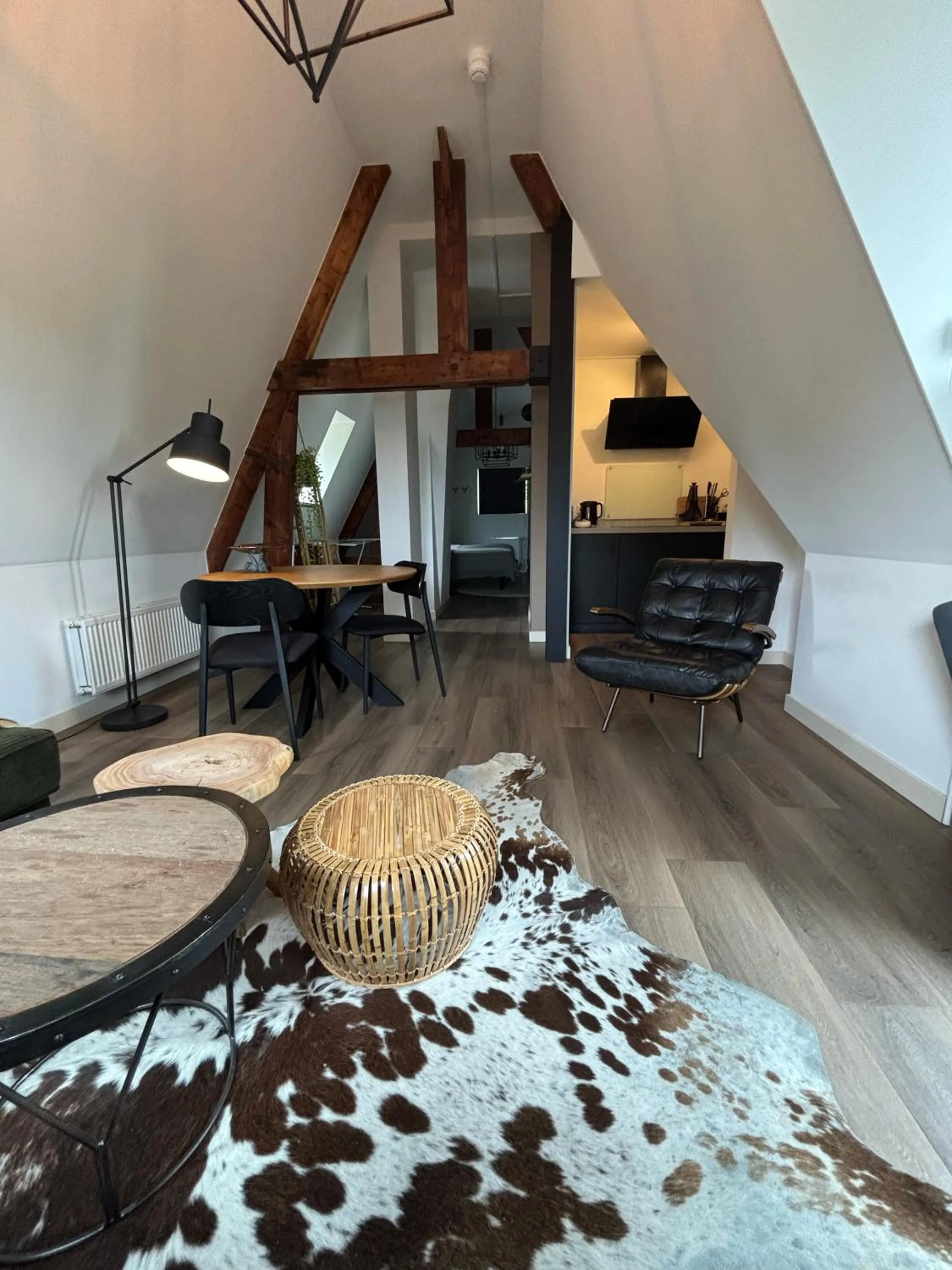 Seating area in In de Witte Dame Hotel Bar Kitchen Apartments