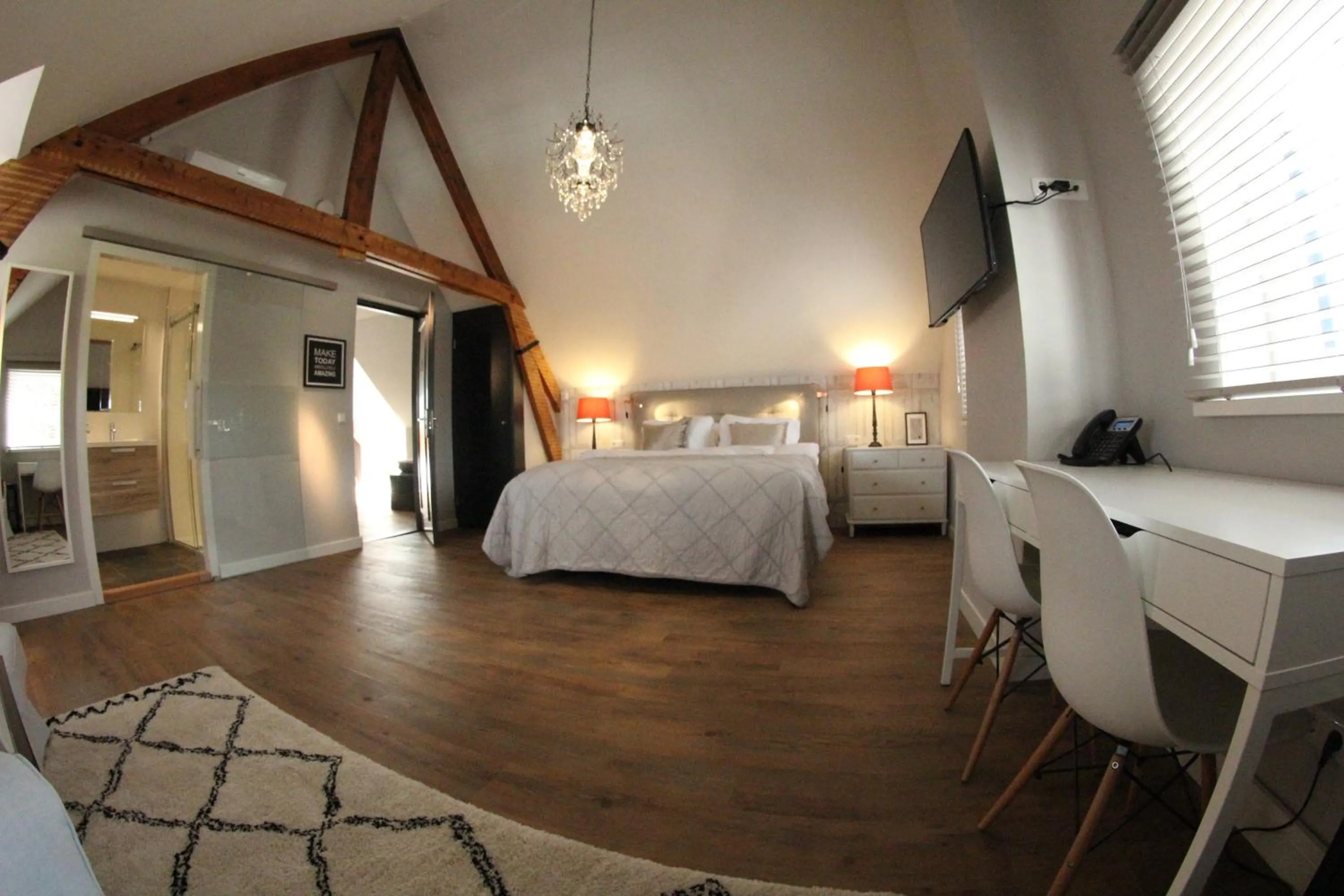 Photo of the whole room, Bed in In de Witte Dame Hotel Bar Kitchen Apartments