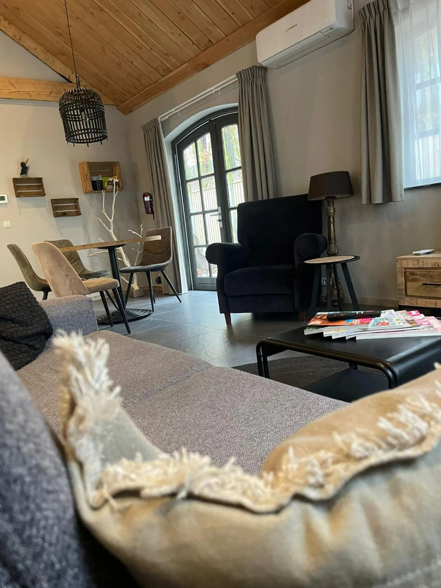 Seating area in In de Witte Dame Hotel Bar Kitchen Apartments