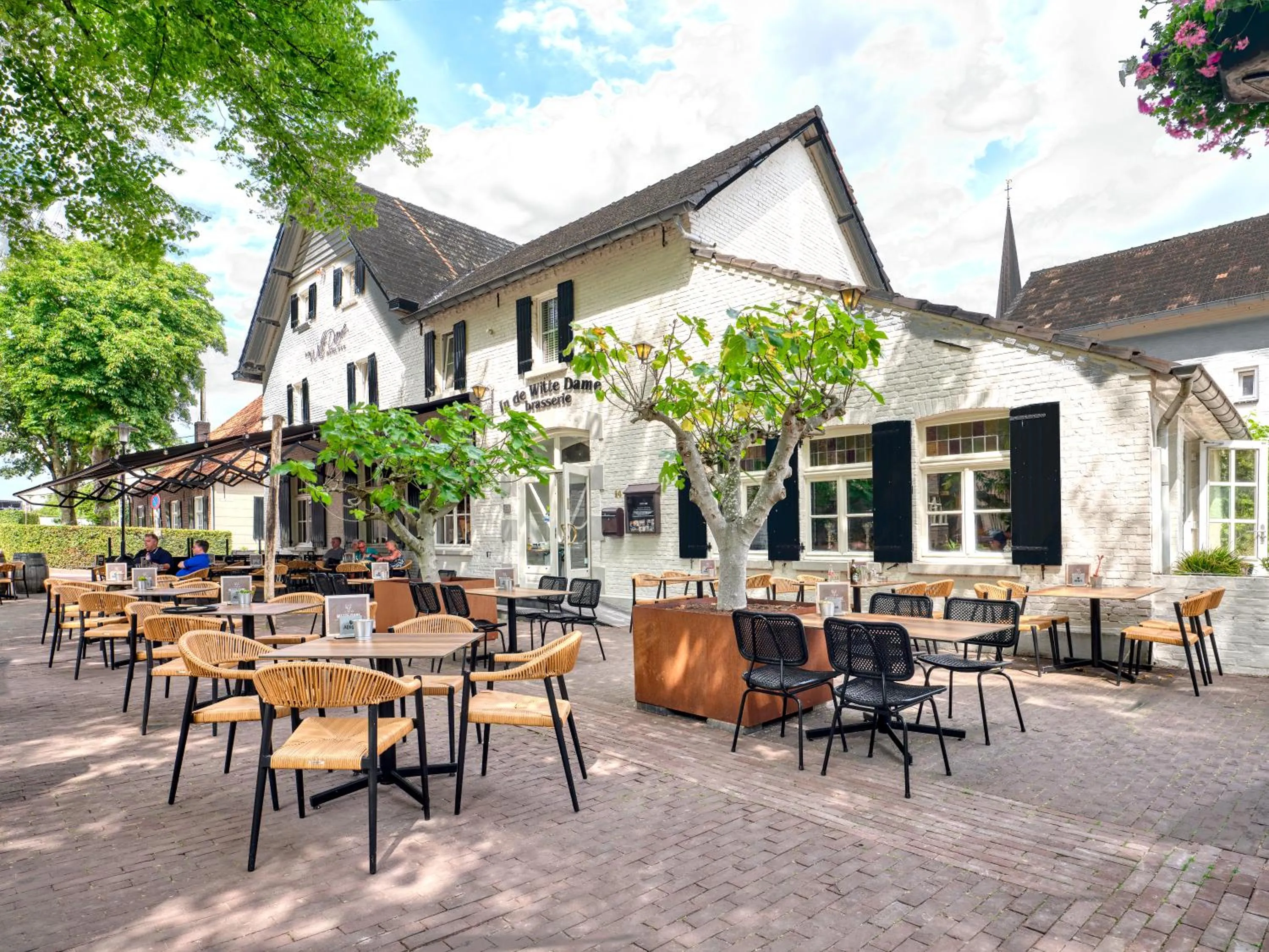 Property building in In de Witte Dame Hotel Bar Kitchen Apartments