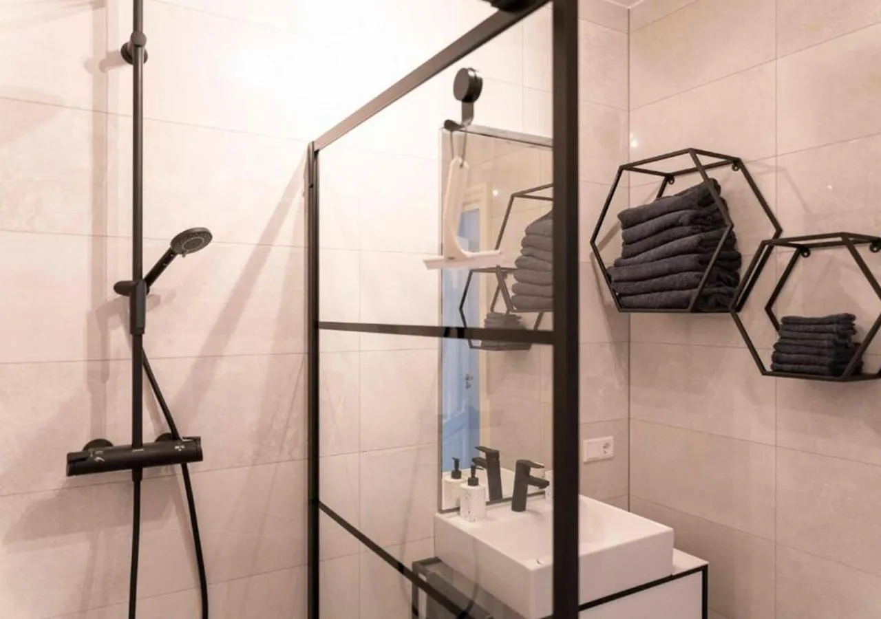 Bathroom in In de Witte Dame Hotel Bar Kitchen Apartments