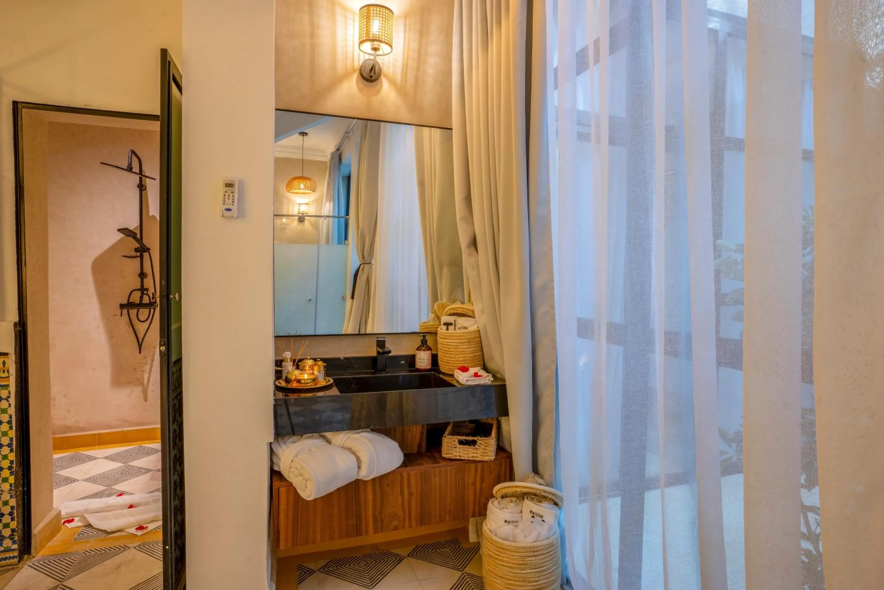 Bathroom, Bed in Maison H Kasbah