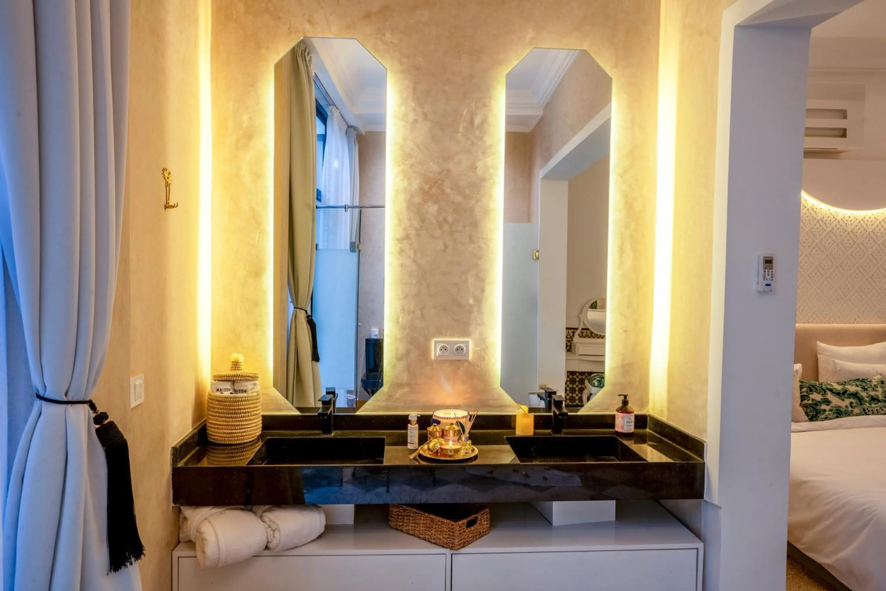 Bathroom, Bed in Maison H Kasbah