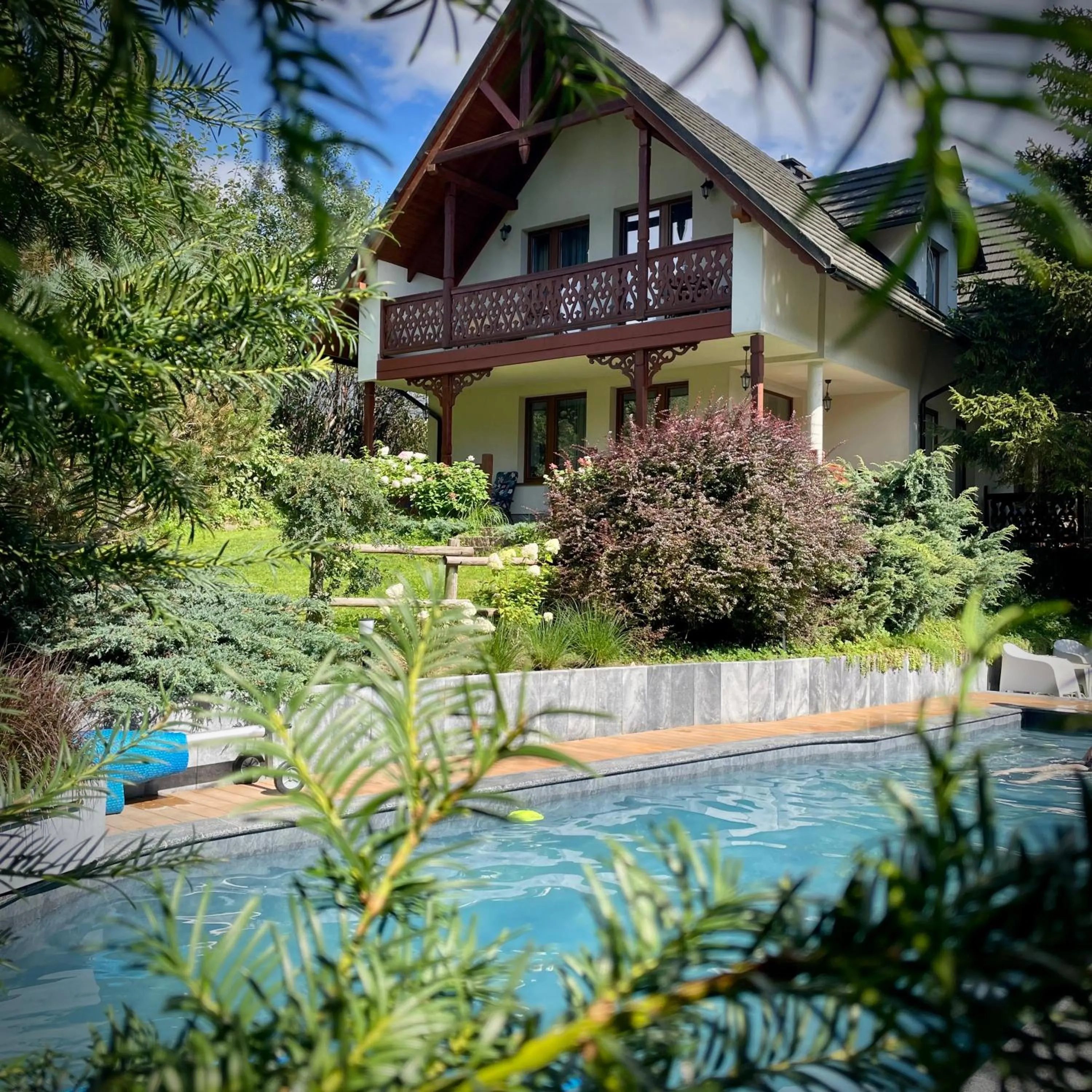 Apartamenty Kornaje - Szczawnica Jaworki - komfortowe apartamenty, basen, sauna, duży ogród, blisko szlaków i stoku narciarskiego
