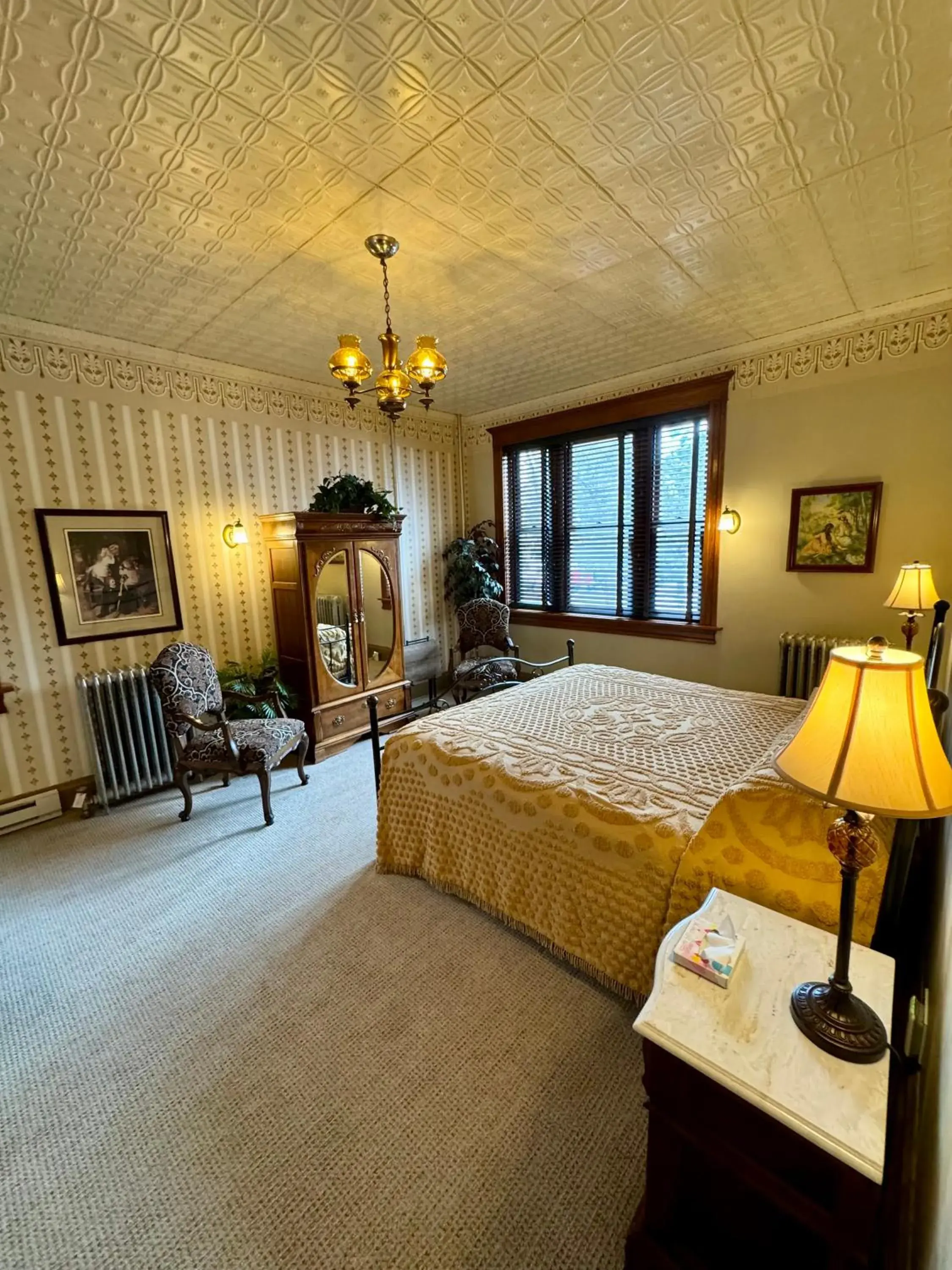 Consulting, 1 King Bed (First Floor) in Cripple Creek Hospitality House Consulting, 1 King Bed (First Floor) in Cripple Creek Hospitality House
