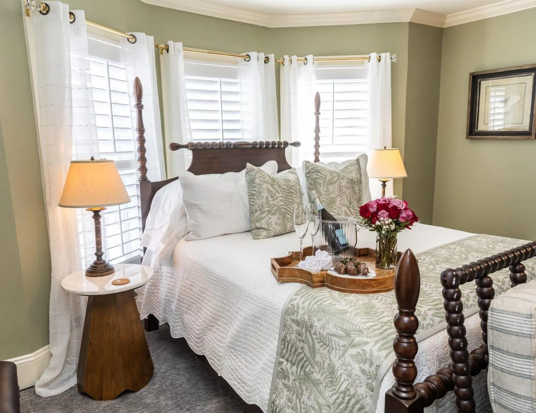 Bed in White Doe Inn Bed & Breakfast