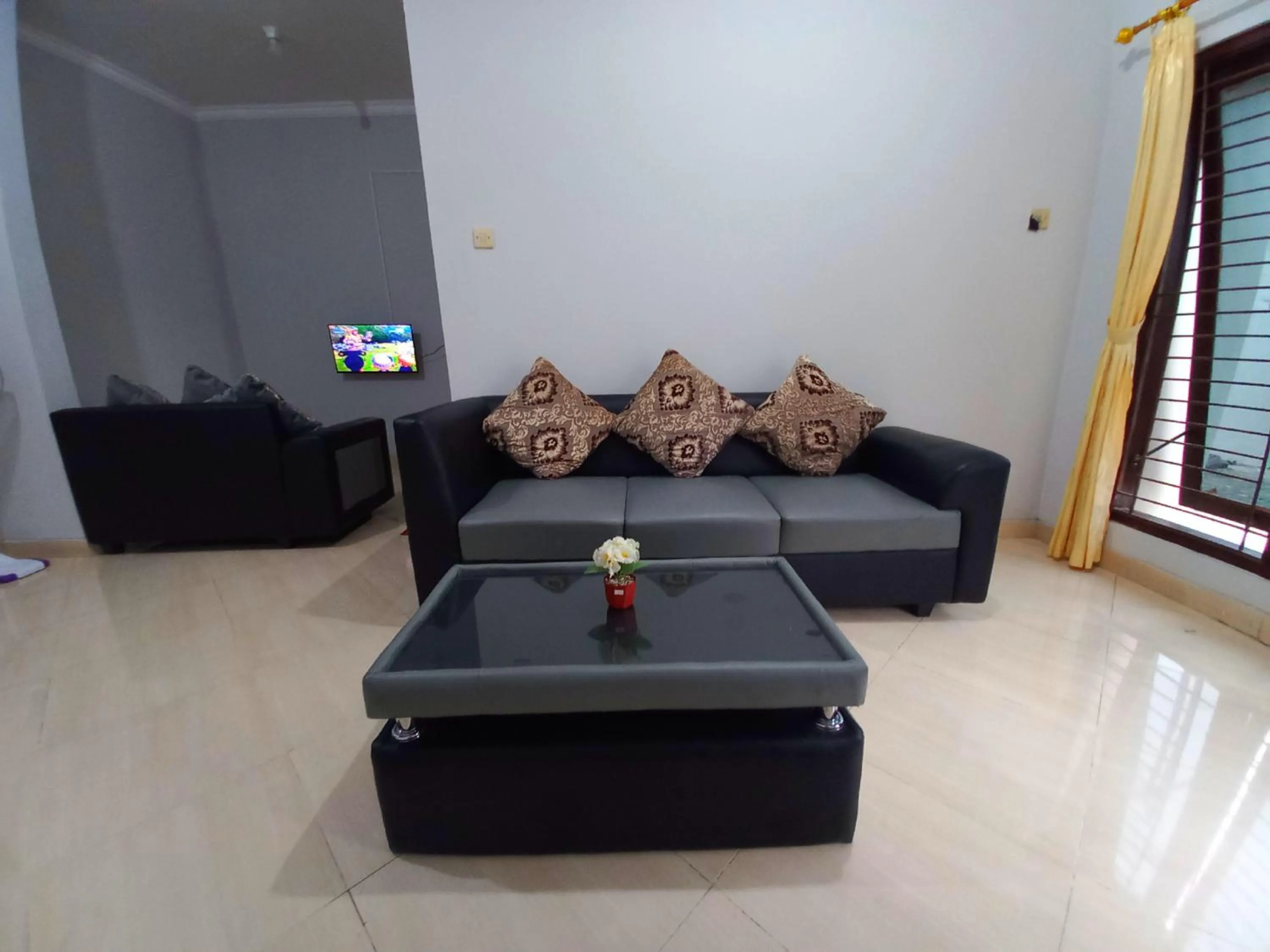Living room in Homestay Syariah Dekat Monjali dan Jogja City Mall by Simply Homy