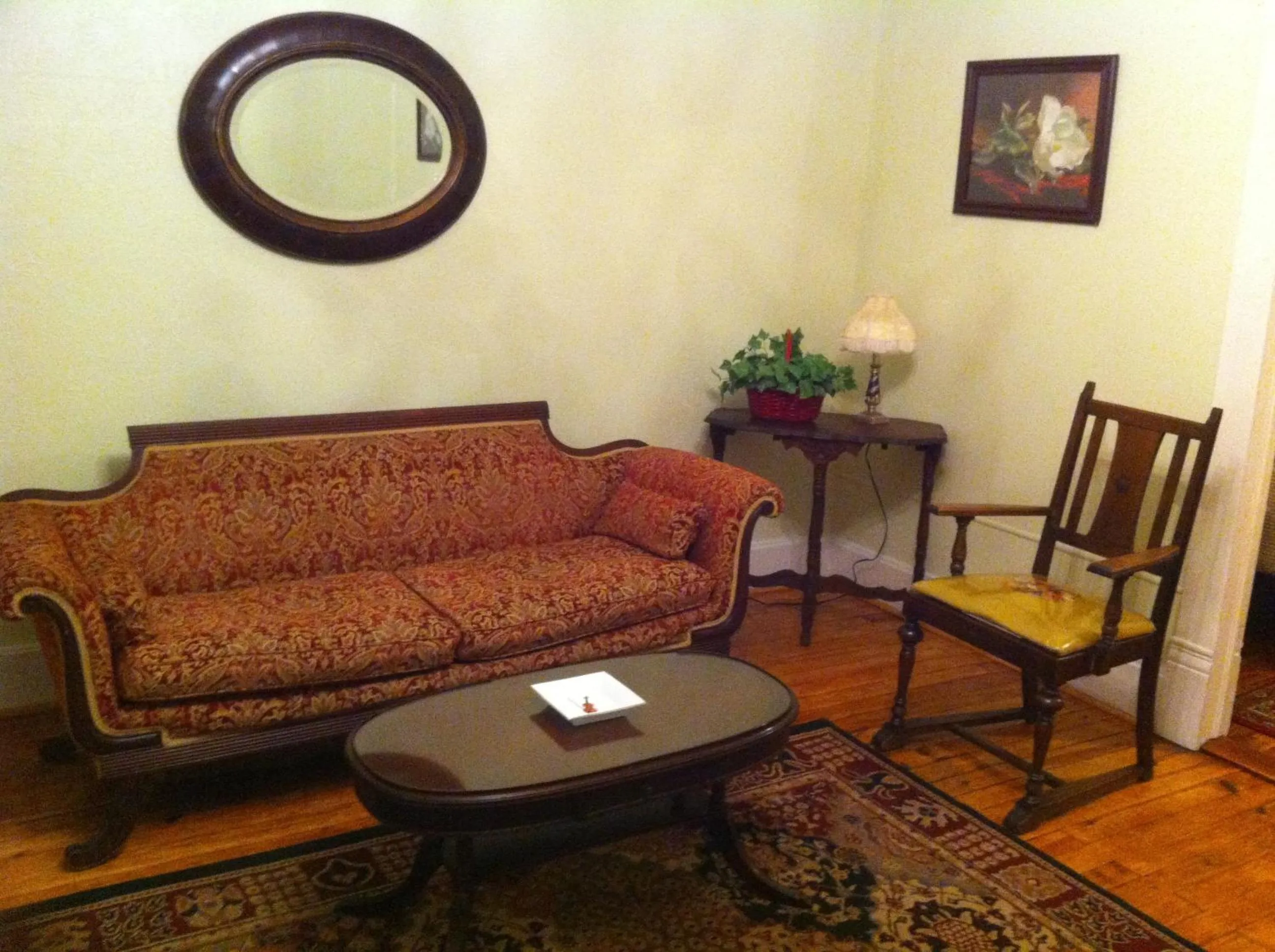 Living room in Brooks House Suites