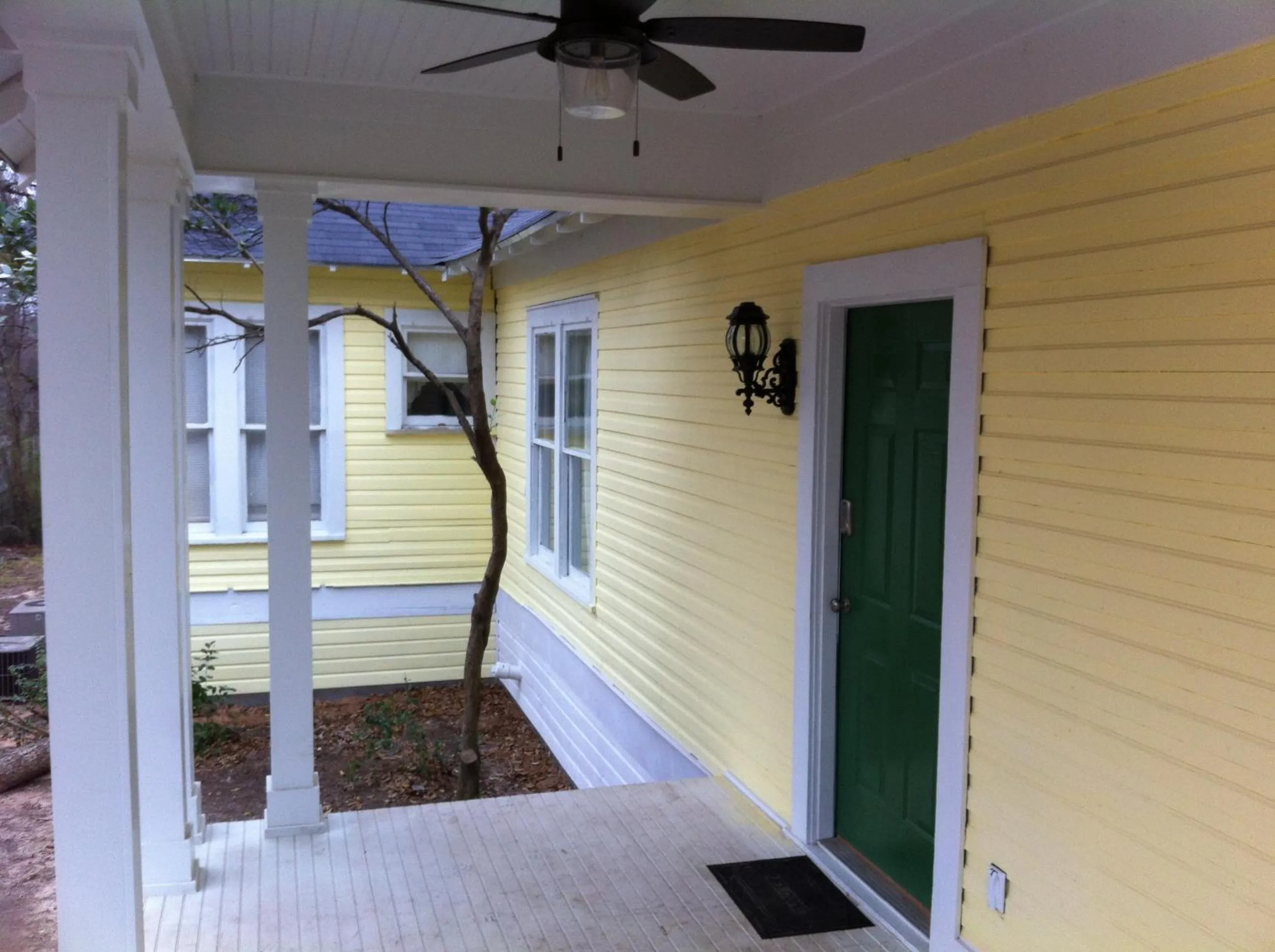 Facade/entrance in Brooks House Suites