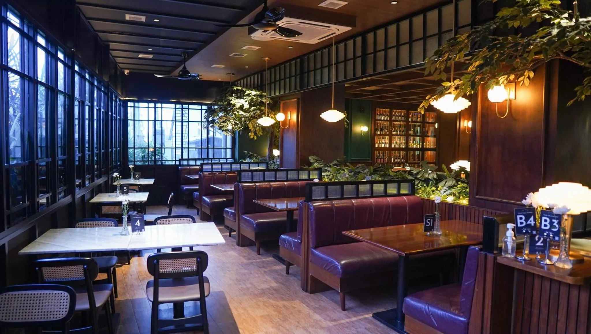 Restaurant/places to eat in New Hollywood hotel