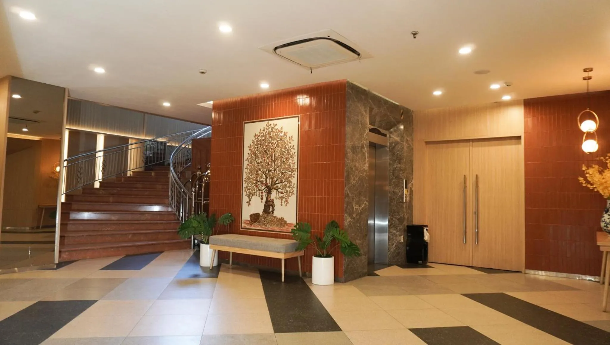 elevator in New Hollywood hotel