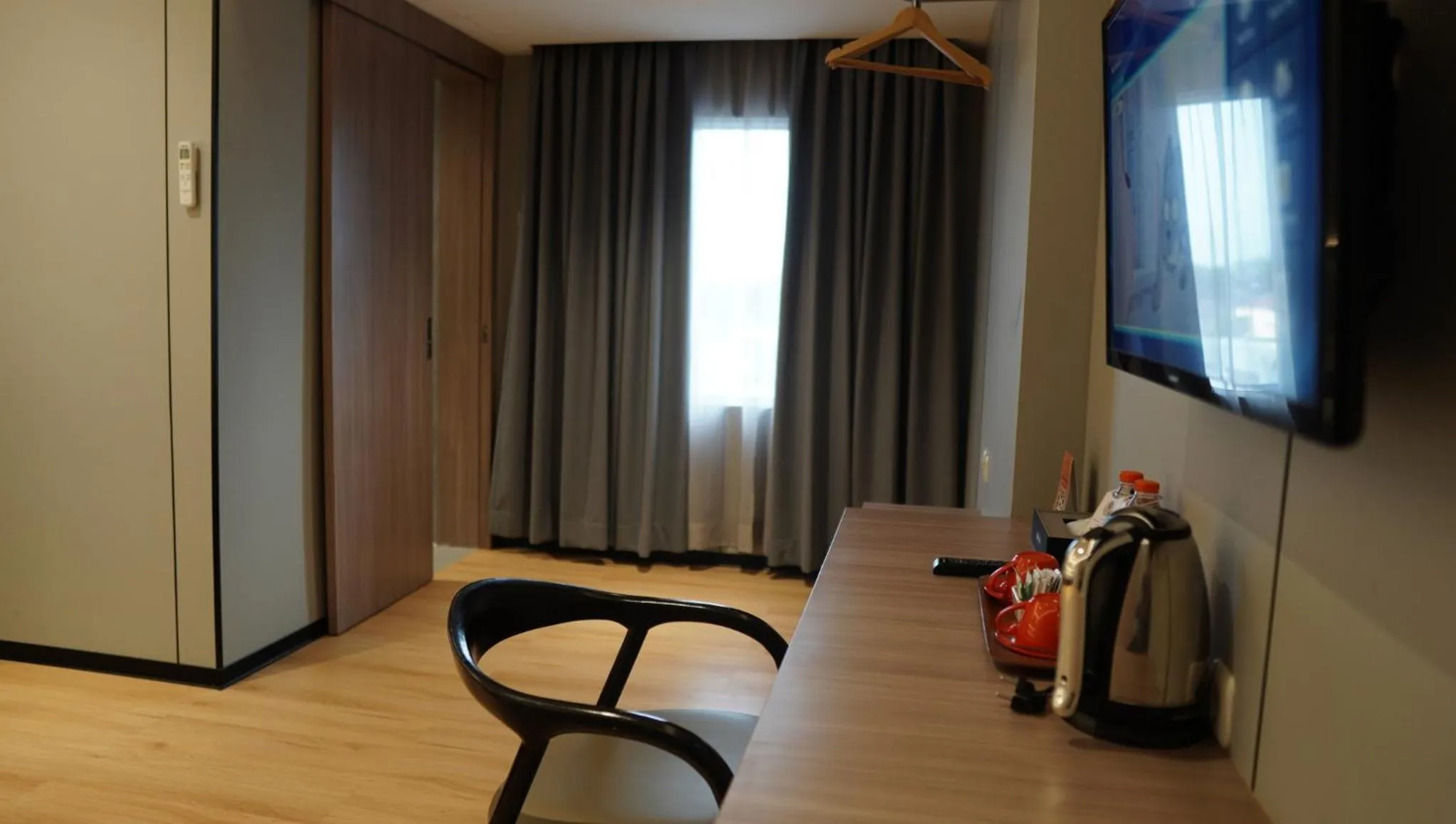 Bedroom in New Hollywood hotel