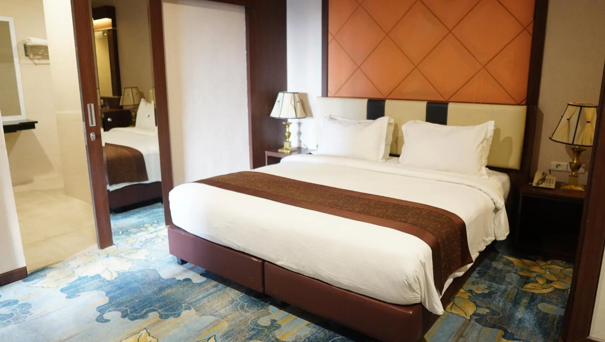 Photo of the whole room in New Hollywood hotel