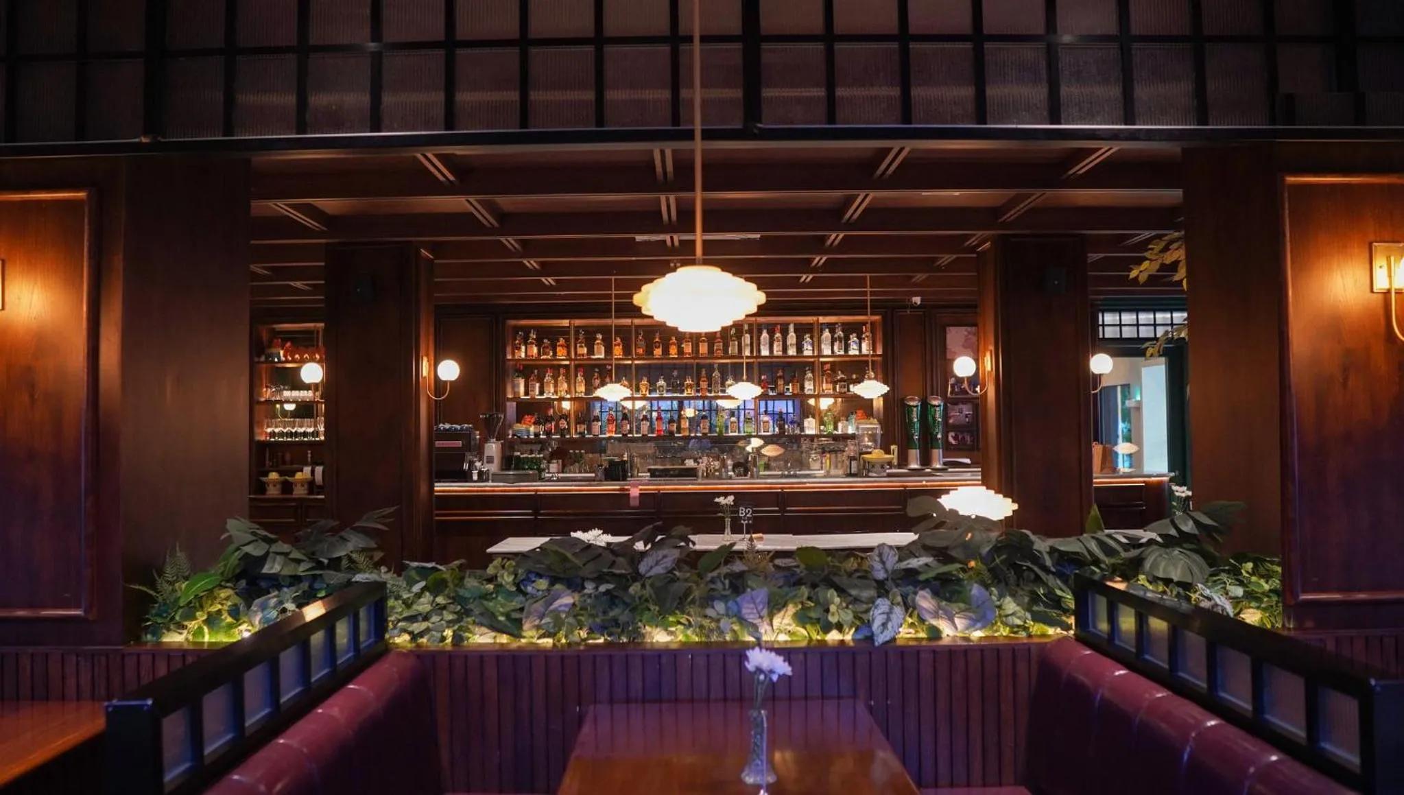 Restaurant/places to eat in New Hollywood hotel