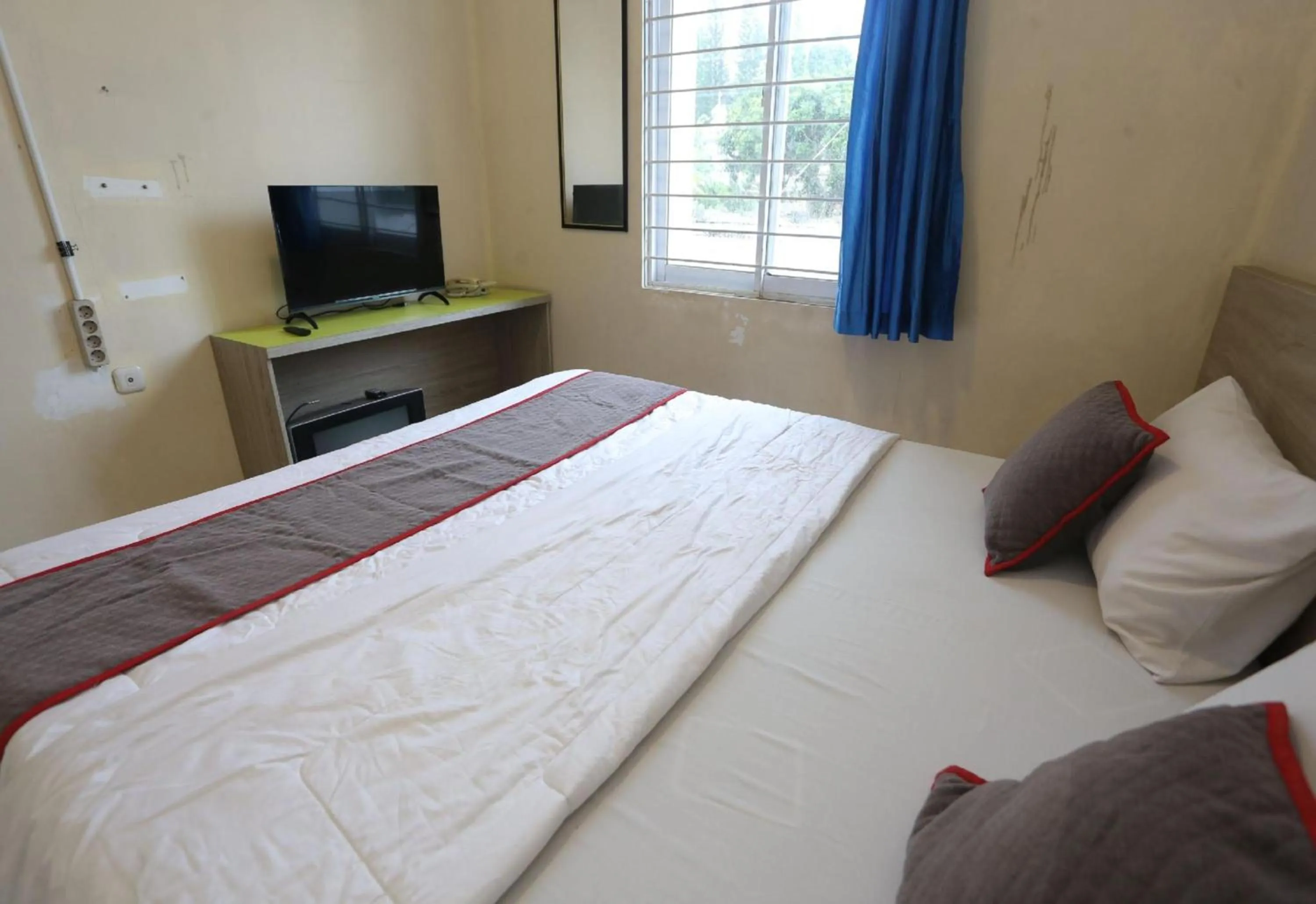 Photo of the whole room, Bed in Collection O Bogor Puncak Near Gunung Mas Formerly Villa Bunga Bunga