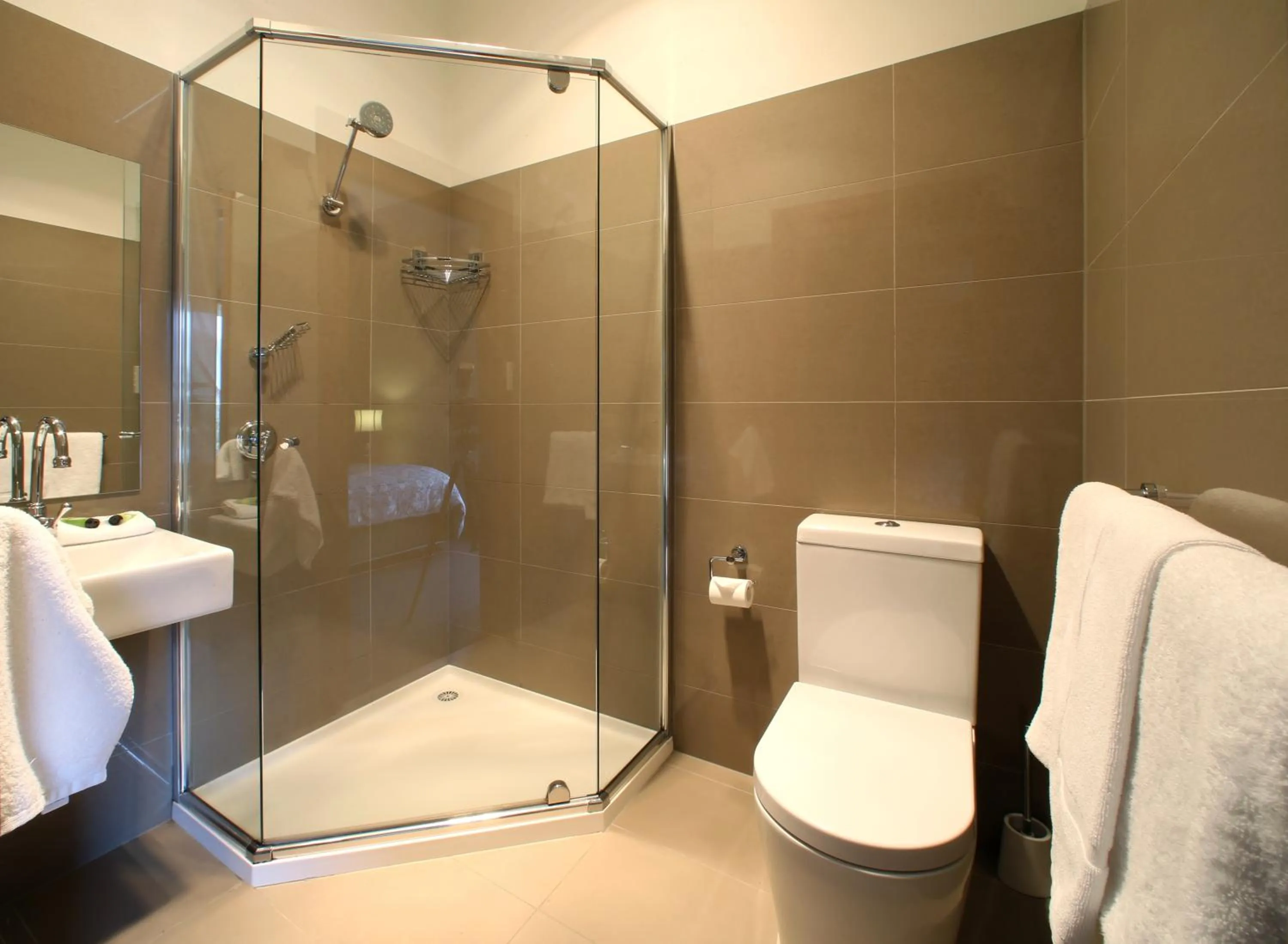 Bathroom in Kermandie Hotel