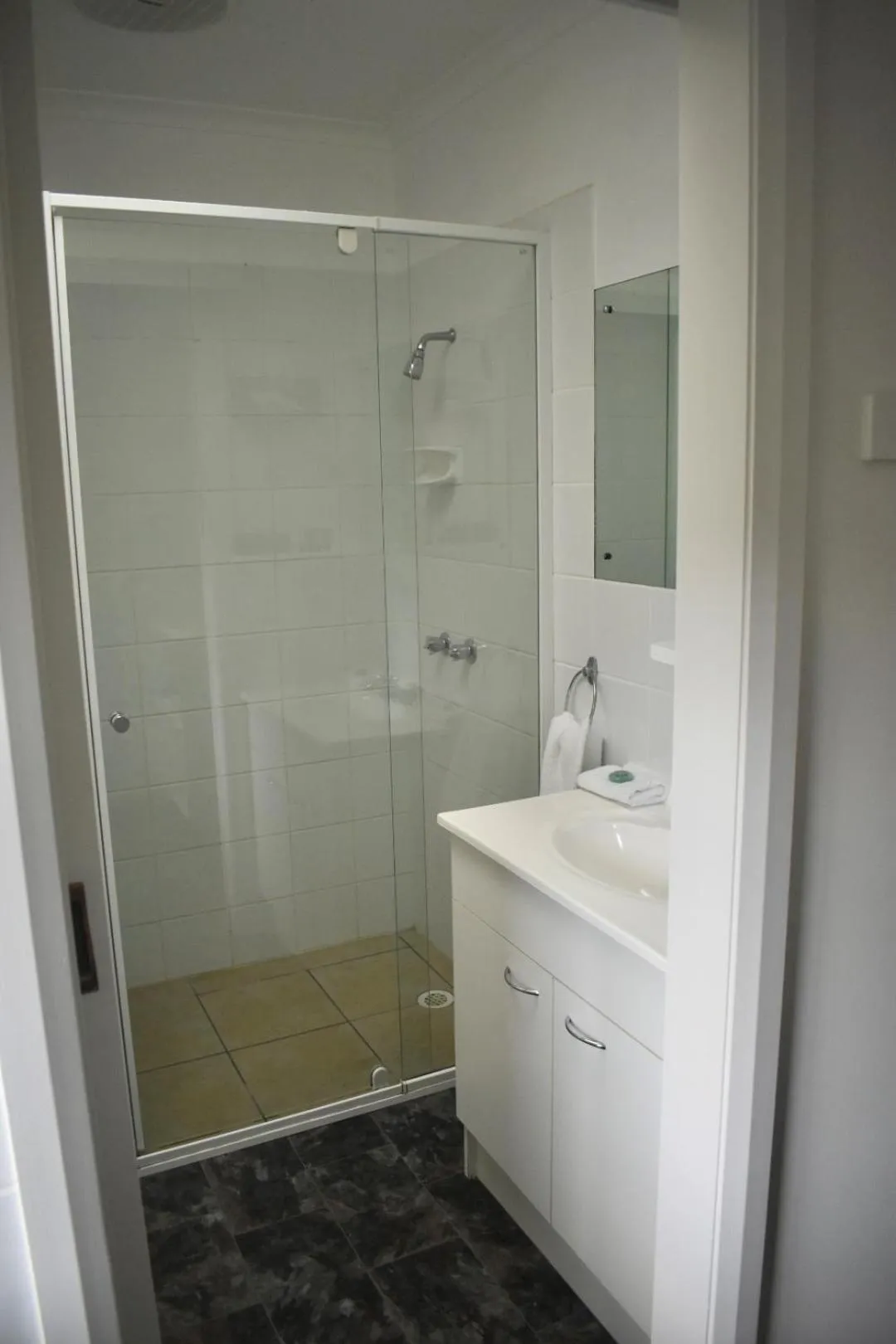 Bathroom in Kermandie Hotel