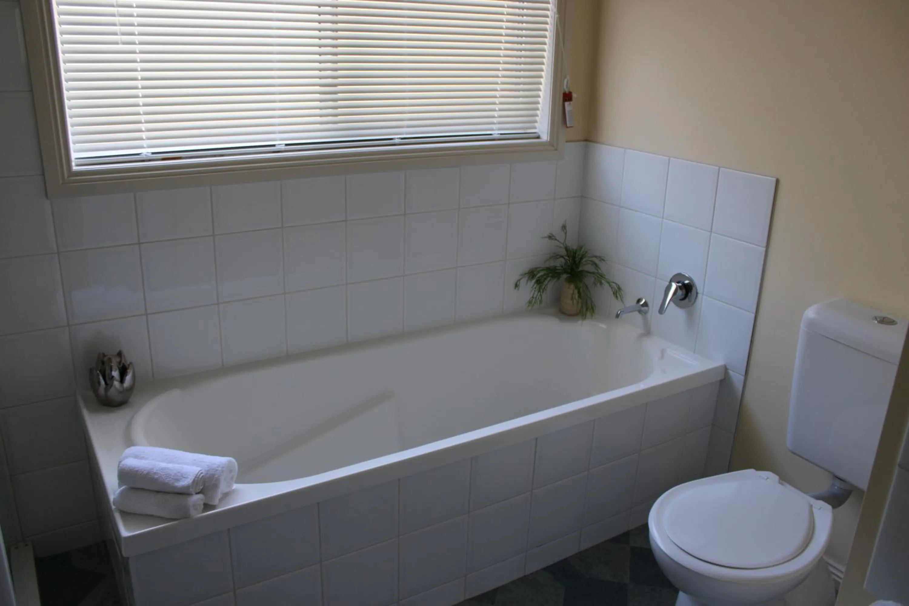 Bathroom in Kermandie Hotel