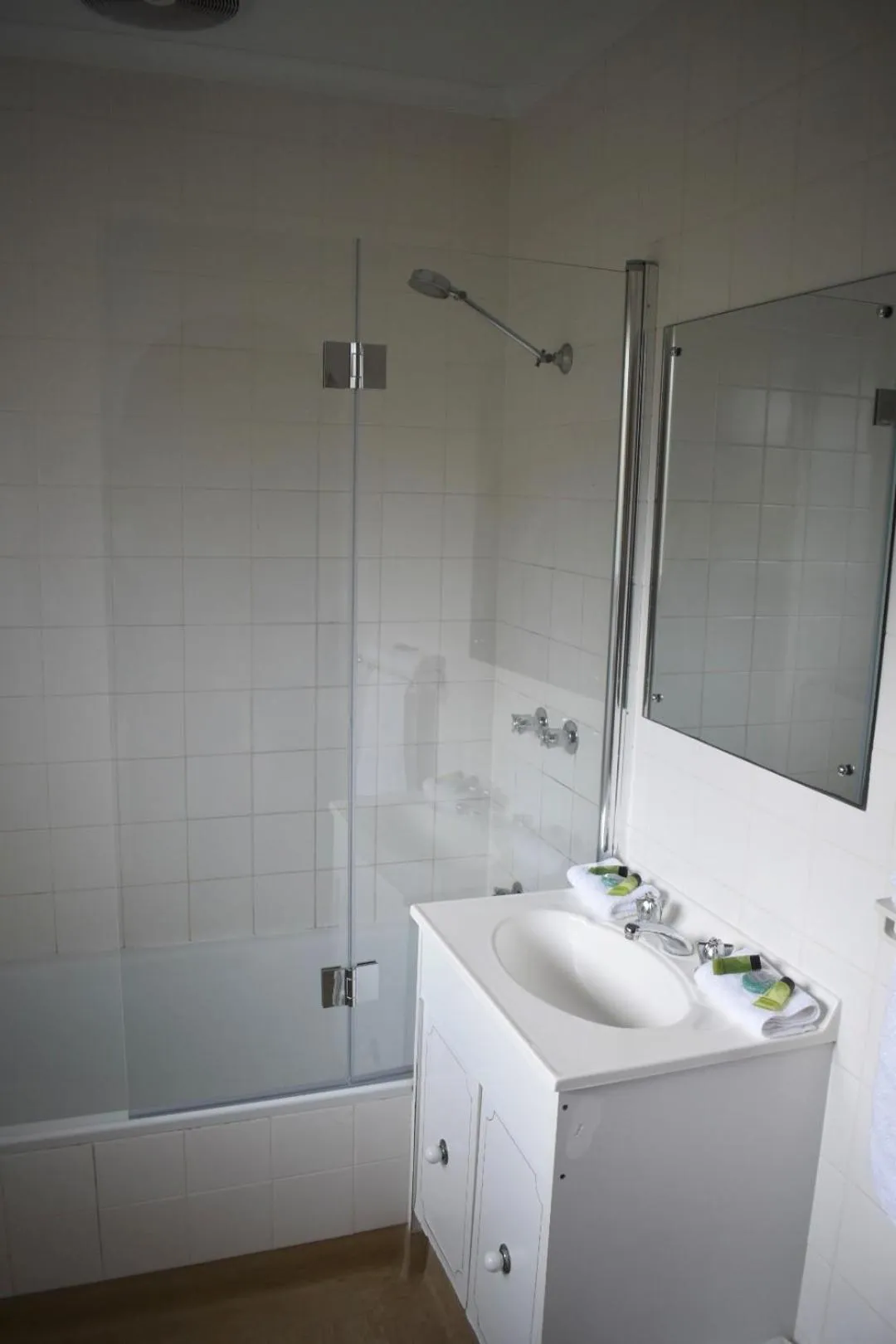 Bathroom in Kermandie Hotel