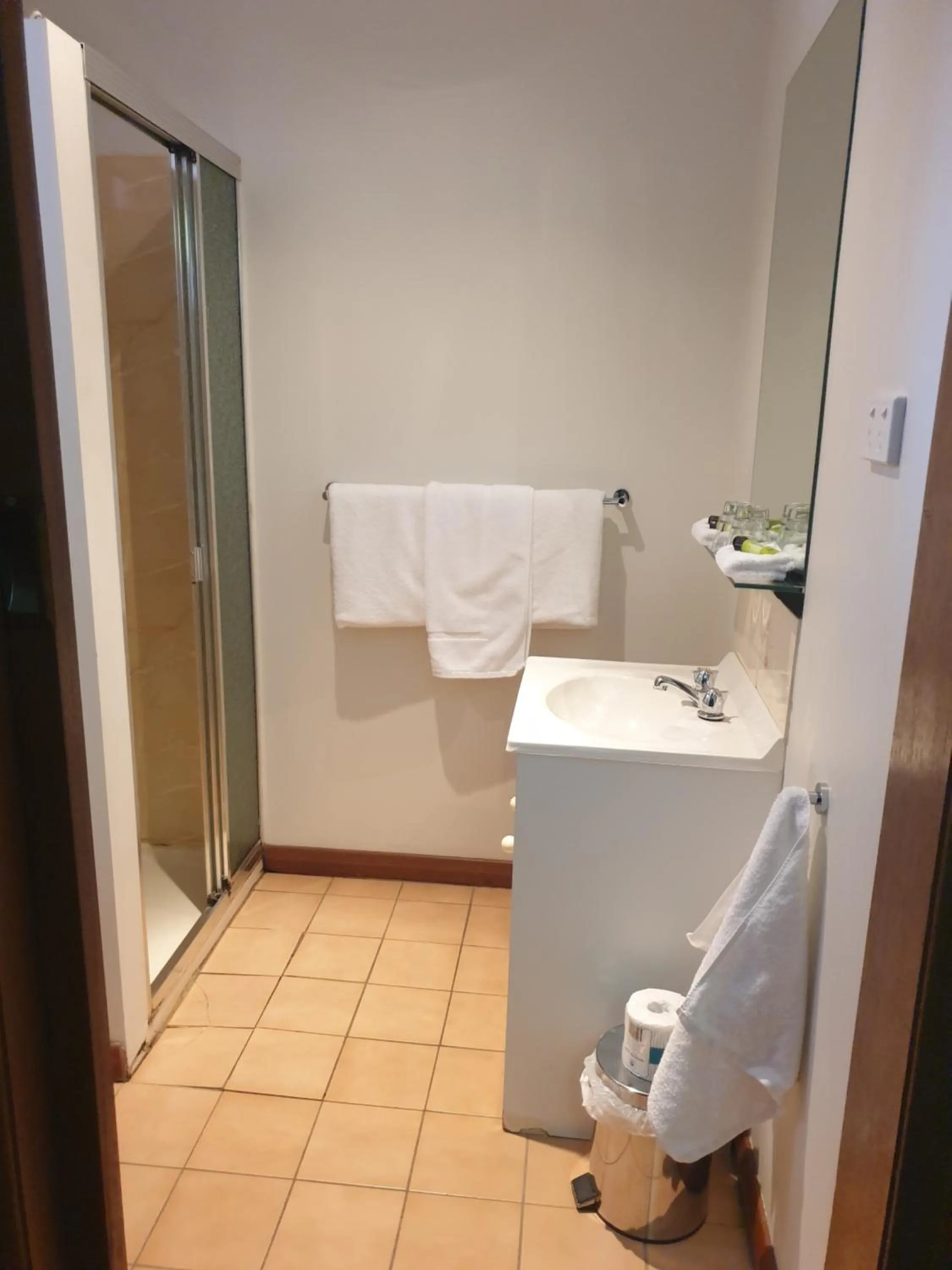 Bathroom in Kermandie Hotel