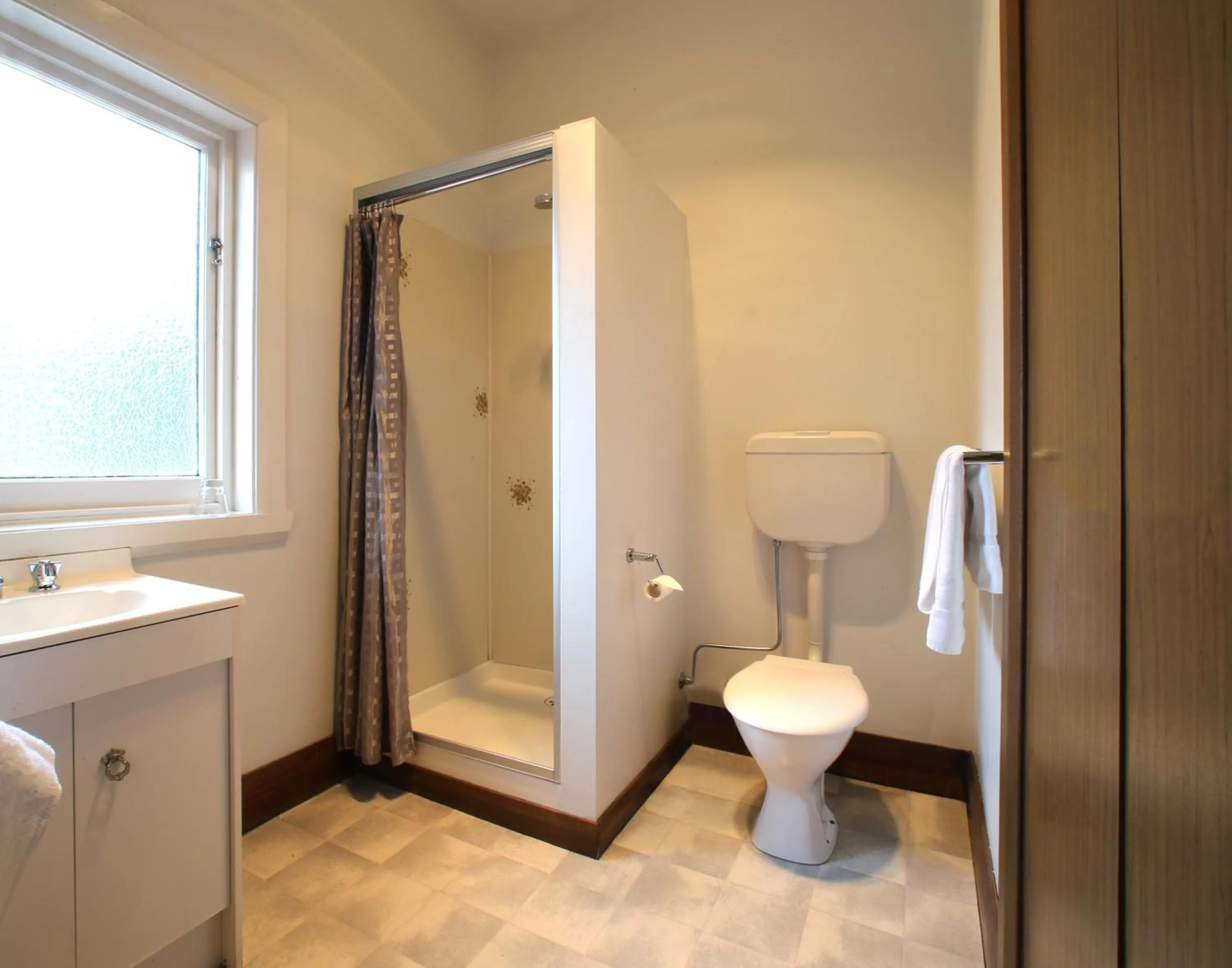 Bathroom in Kermandie Hotel