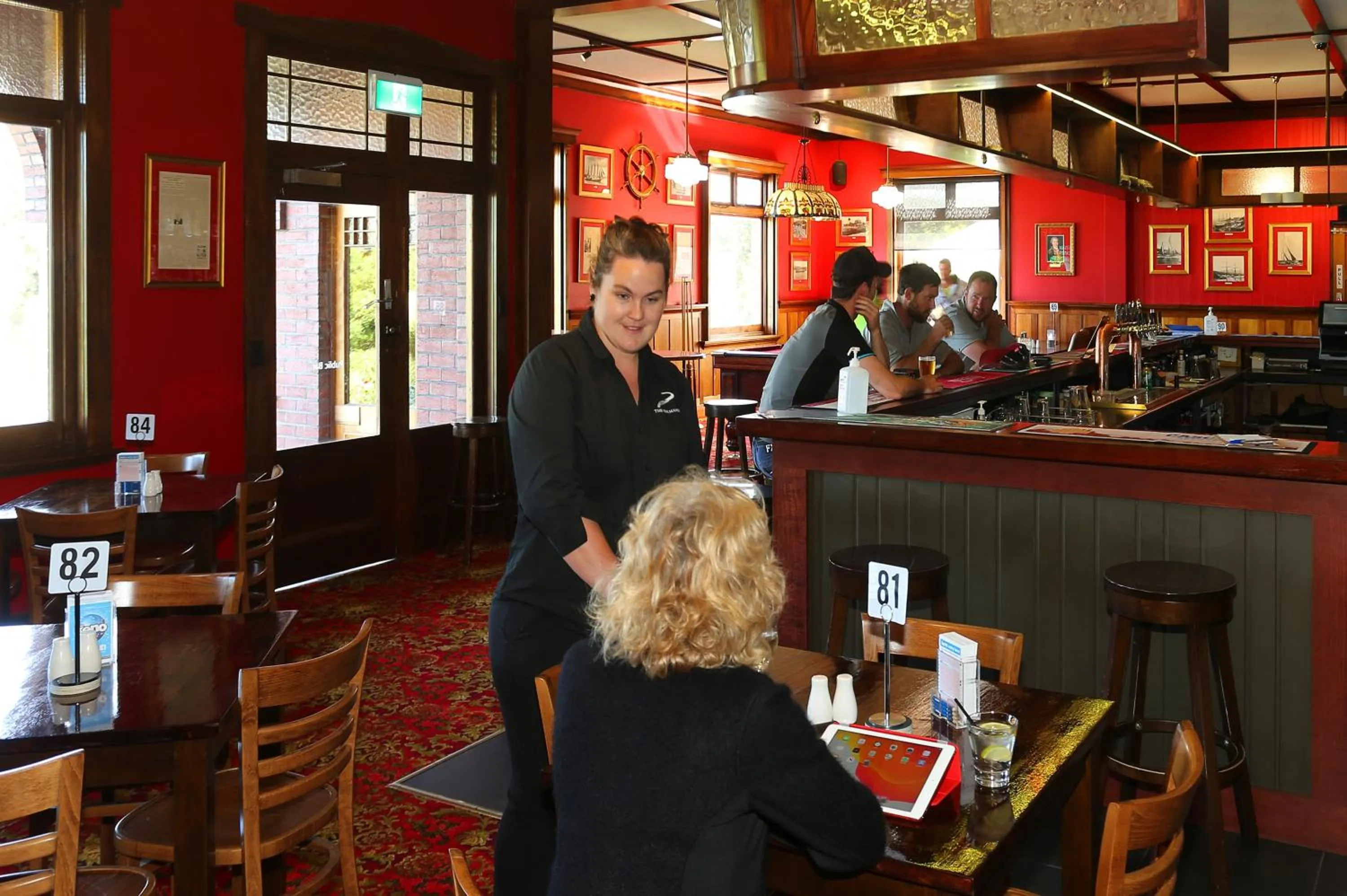 Restaurant/places to eat in Kermandie Hotel