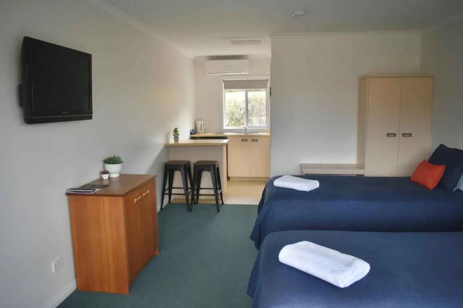 Photo of the whole room in Kermandie Hotel