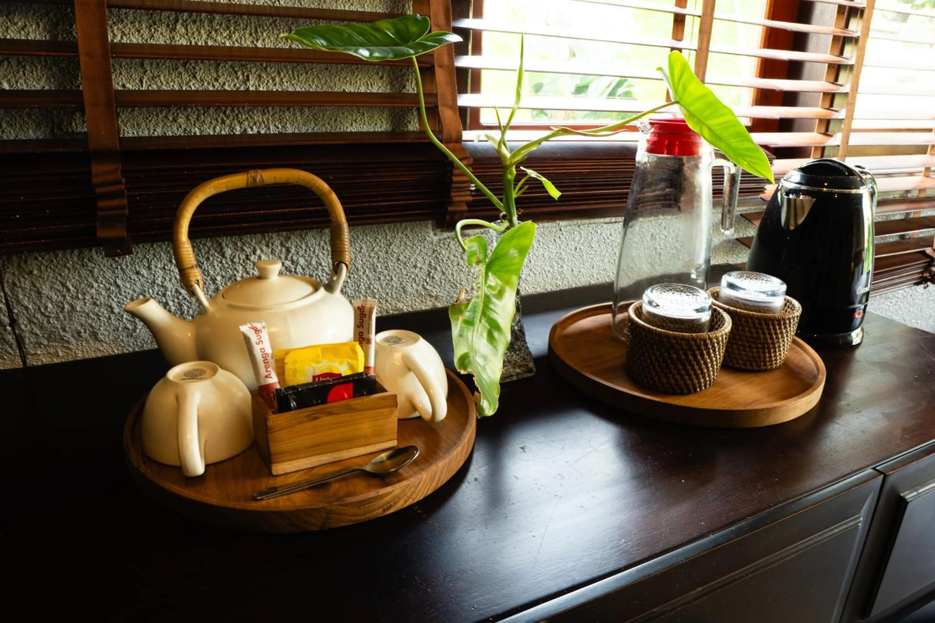 Coffee/tea facilities in Seaside Oceana Suites by Mahaprana