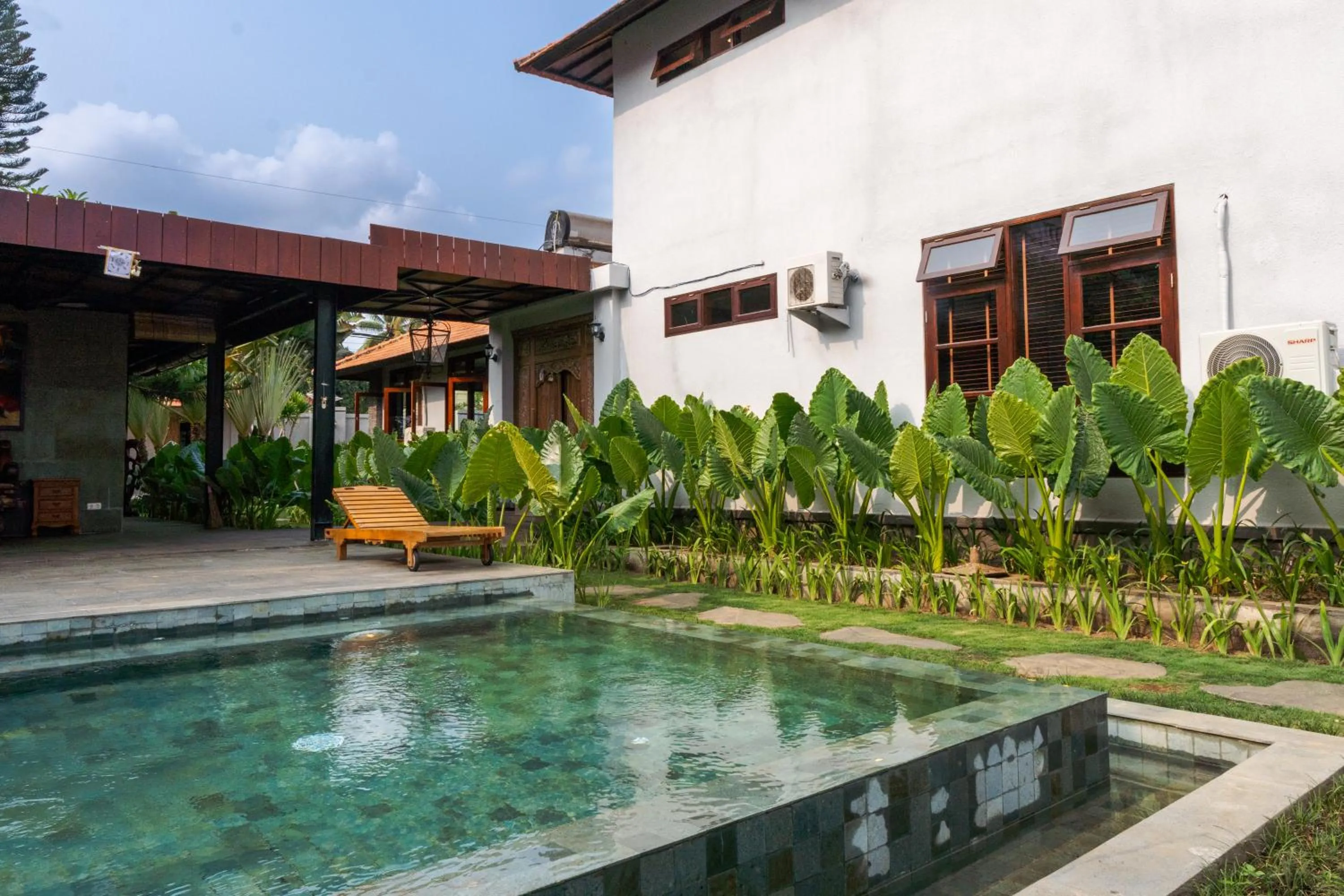 Garden view in Seaside Oceana Suites by Mahaprana