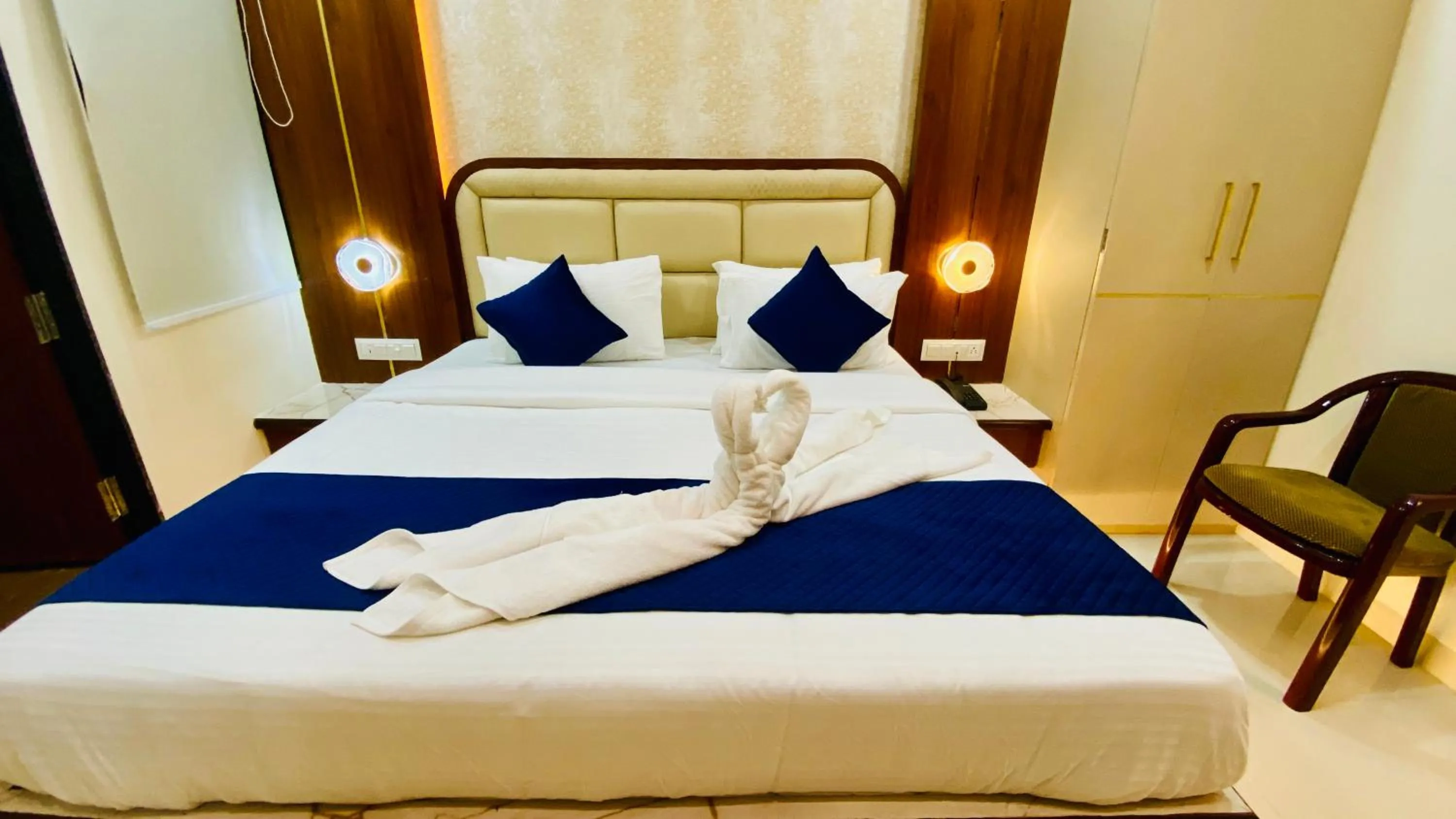 Bed in Hotel Pravasa Stay, Dewas Naka