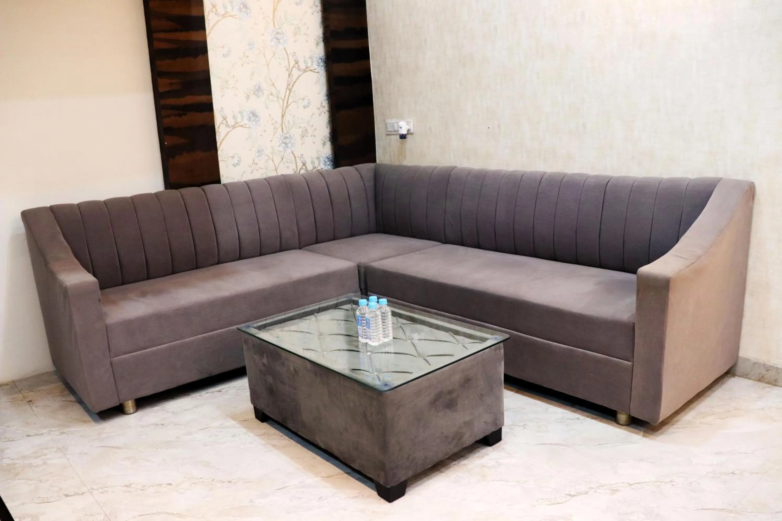 Living room in Hotel Pravasa Stay, Dewas Naka