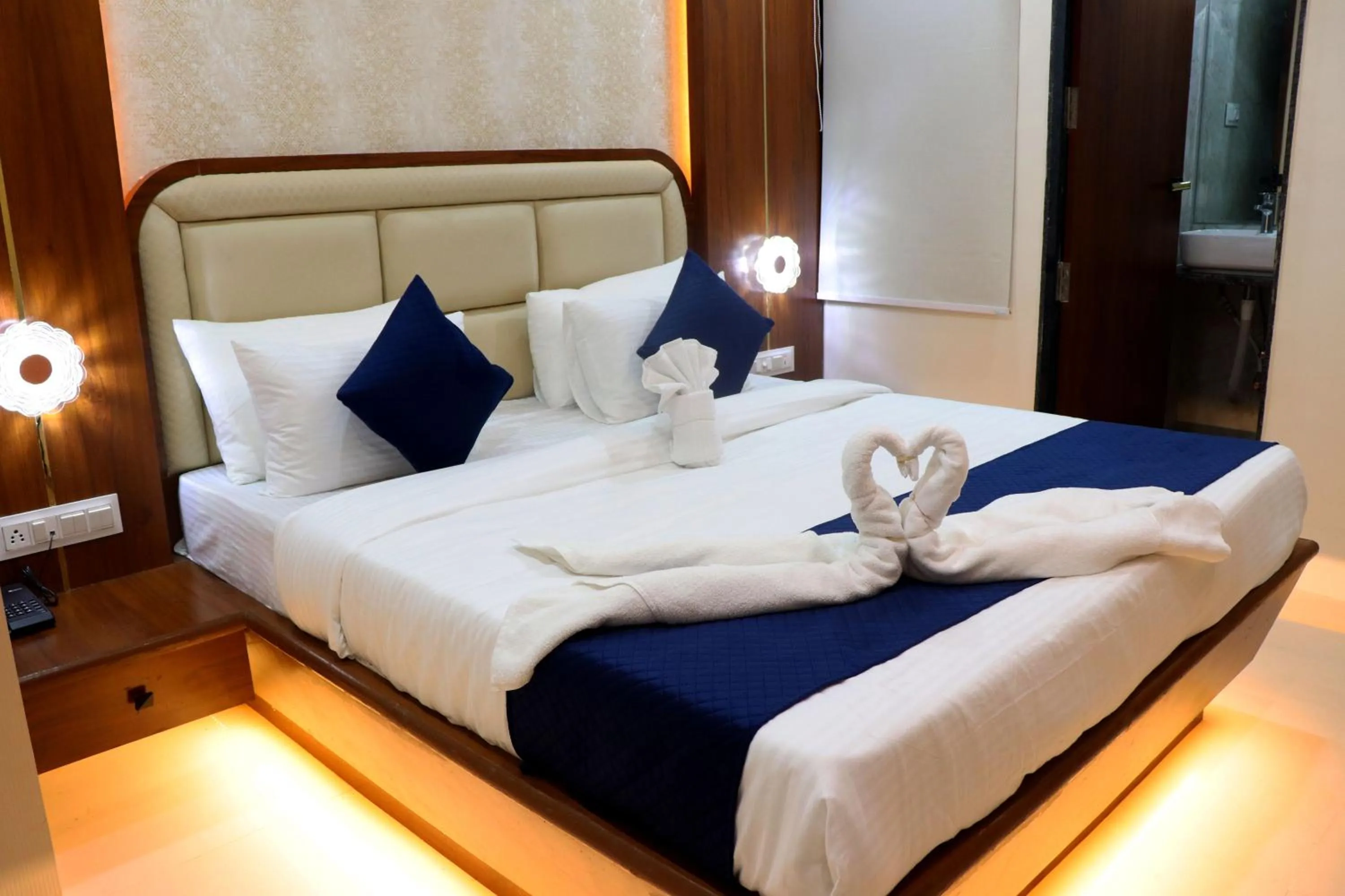 Bed in Hotel Pravasa Stay, Dewas Naka