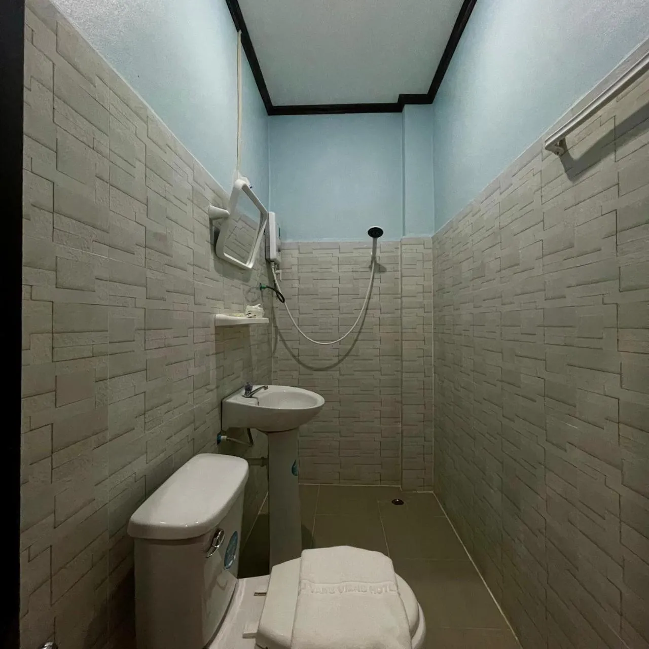 Bathroom in Smile Guesthouse VangVieng